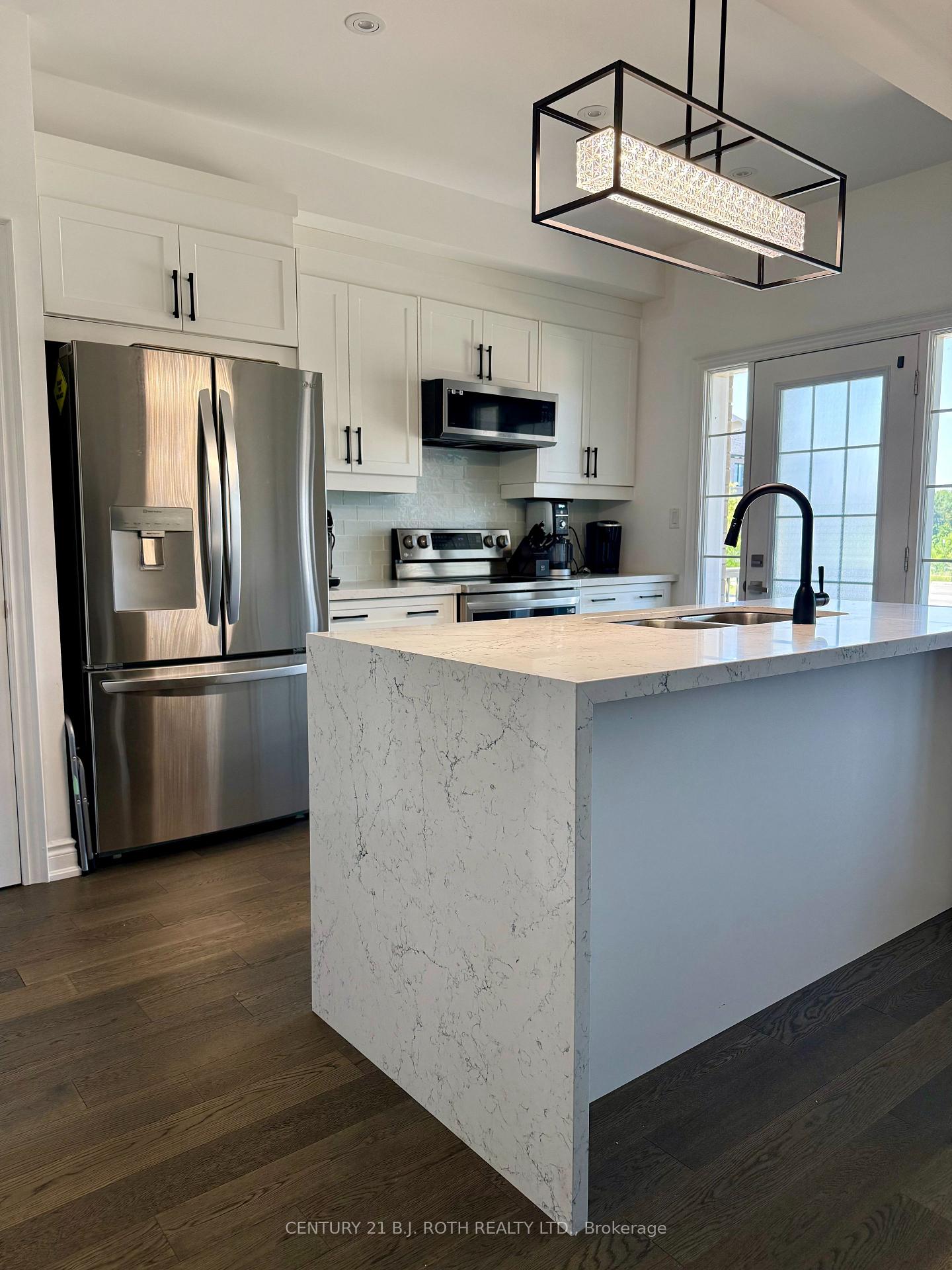 Photo 8 of 13 Harvest Crescent, Barrie, Rural Barrie Southeast — HOMEH