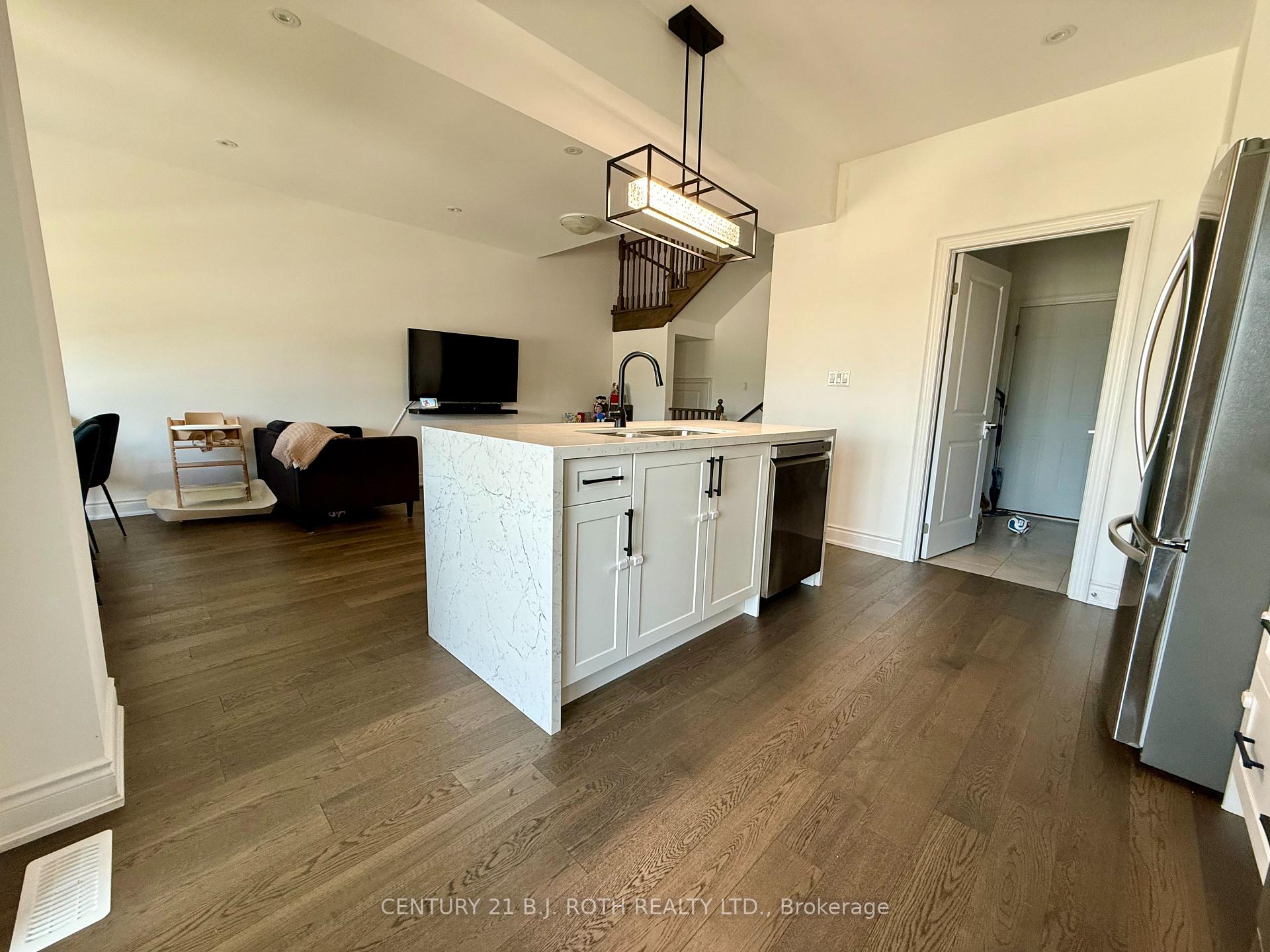 Photo 10 of 13 Harvest Crescent, Barrie, Rural Barrie Southeast — HOMEH
