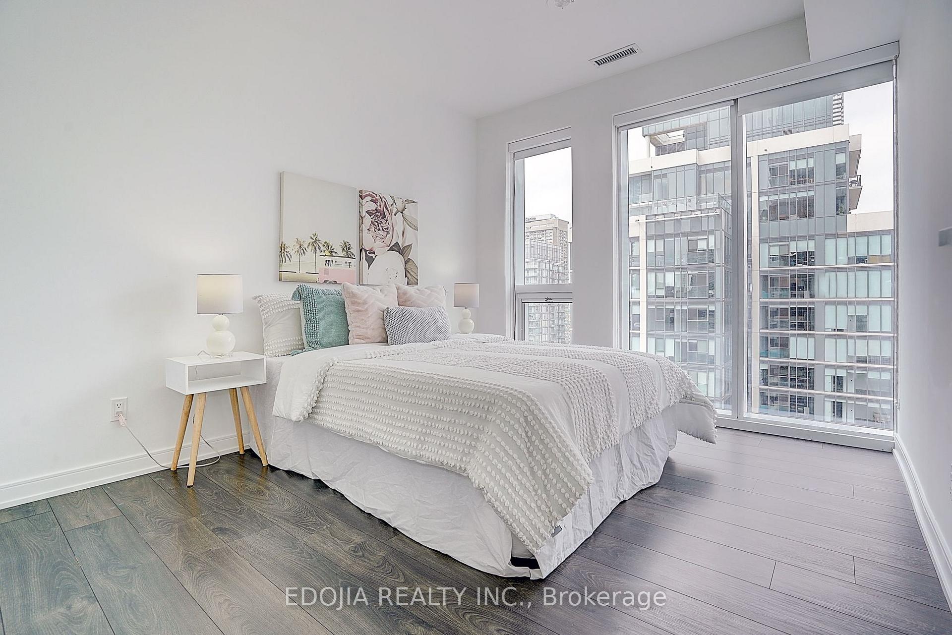 Photo 6 of Unit 3502, 3 Gloucester Street, Toronto, Church-Yonge Corridor — HOMEH
