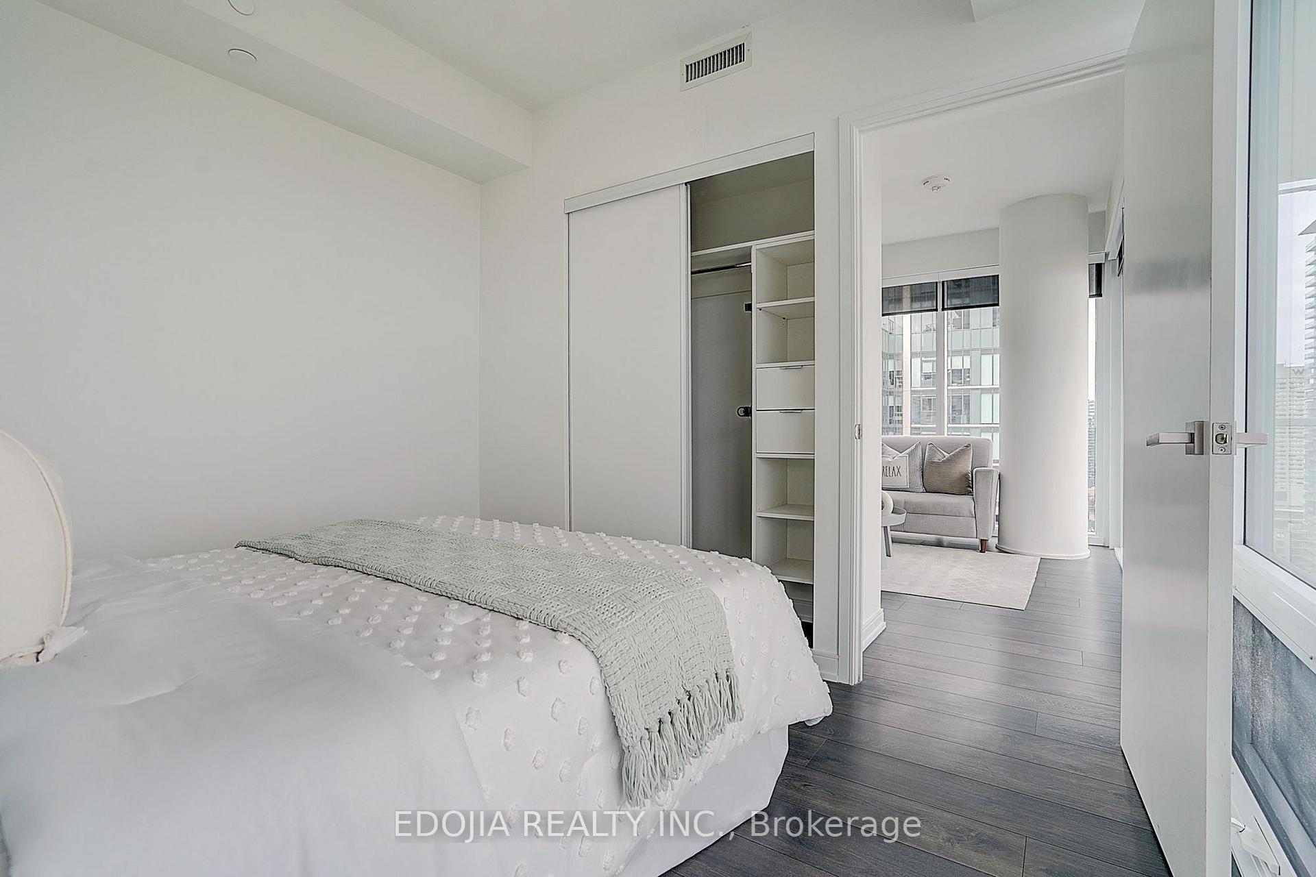 Photo 7 of Unit 3502, 3 Gloucester Street, Toronto, Church-Yonge Corridor — HOMEH