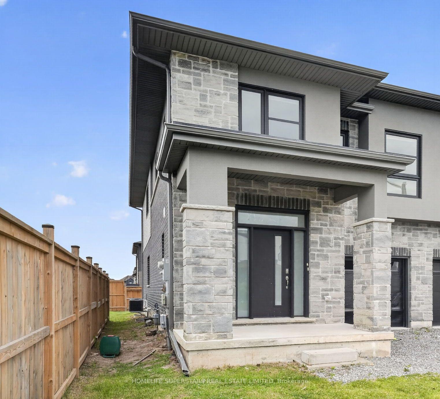Photo 3 of 7213 Parsa Street, Niagara Falls, Brown — HOMEH