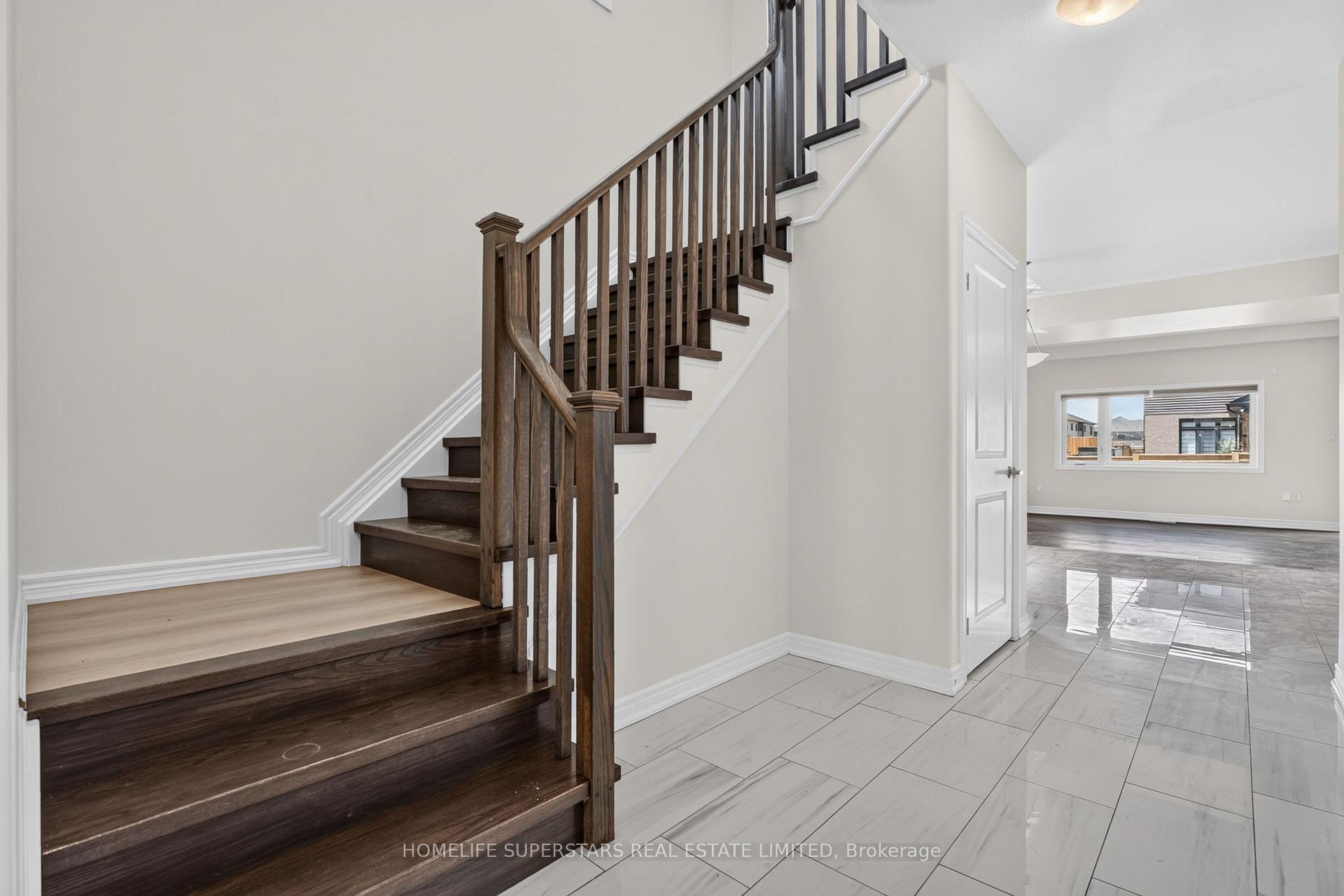 Photo 9 of 7213 Parsa Street, Niagara Falls, Brown — HOMEH