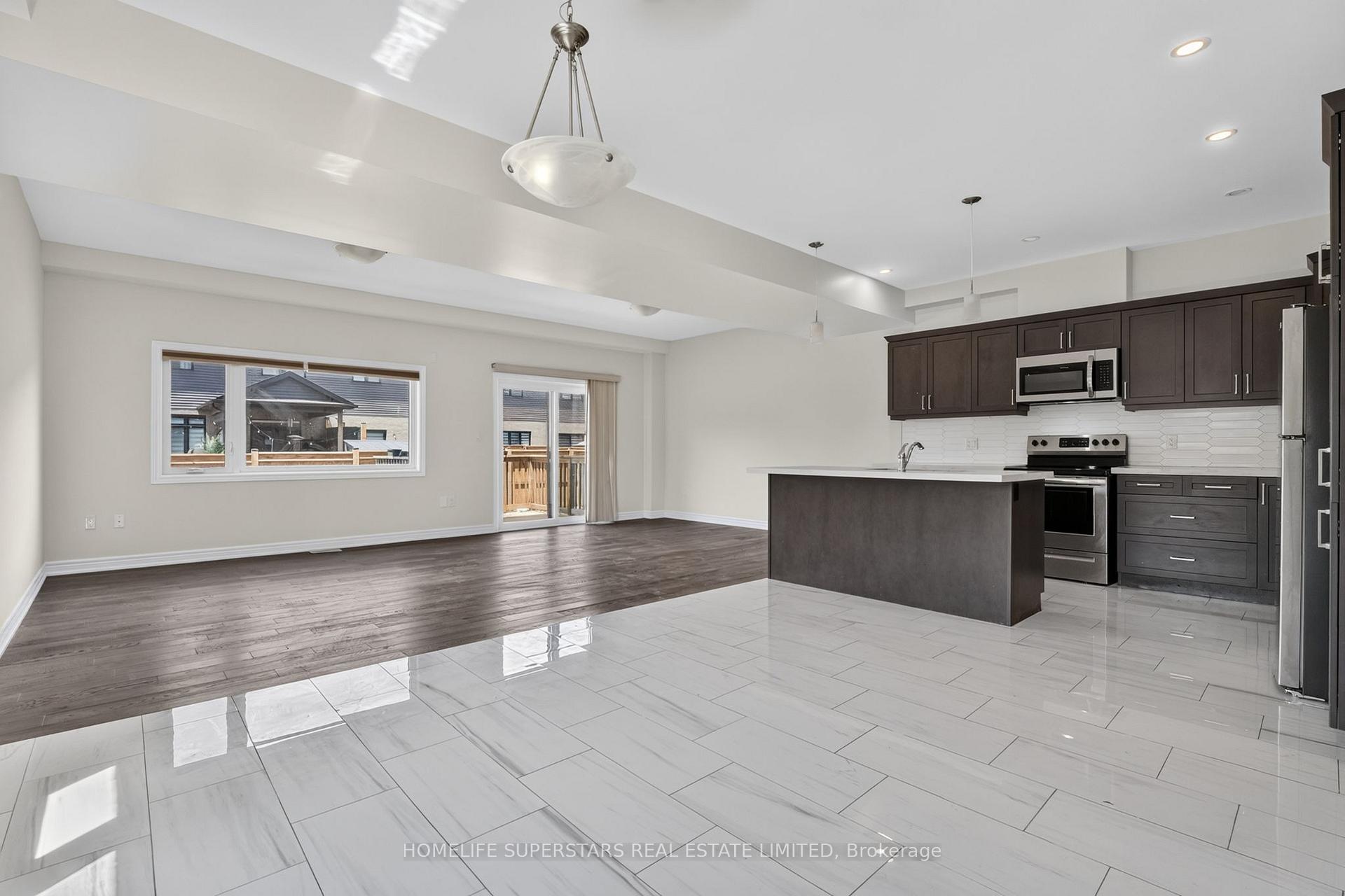 Photo 11 of 7213 Parsa Street, Niagara Falls, Brown — HOMEH