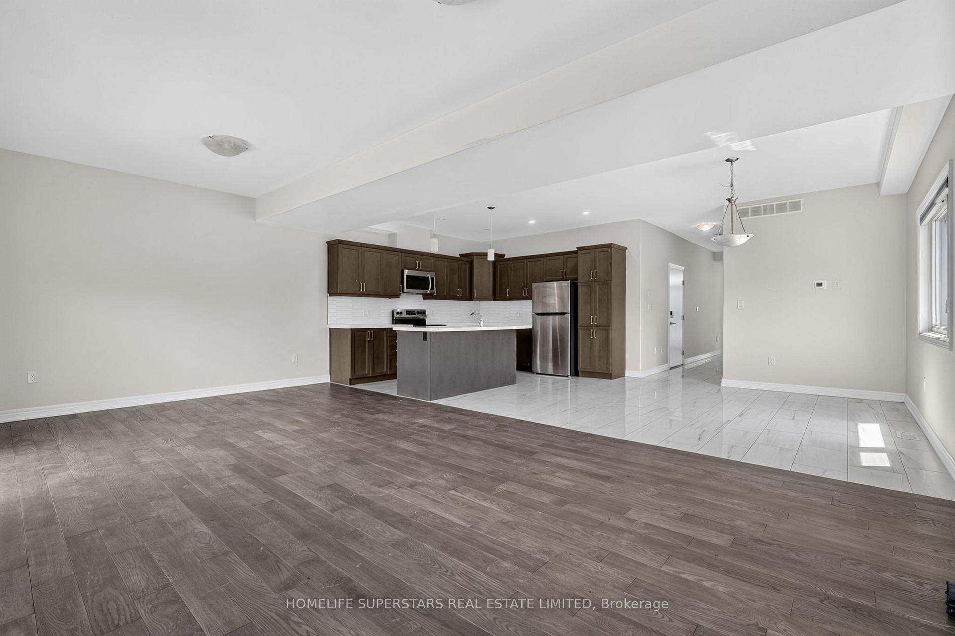 Photo 12 of 7213 Parsa Street, Niagara Falls, Brown — HOMEH