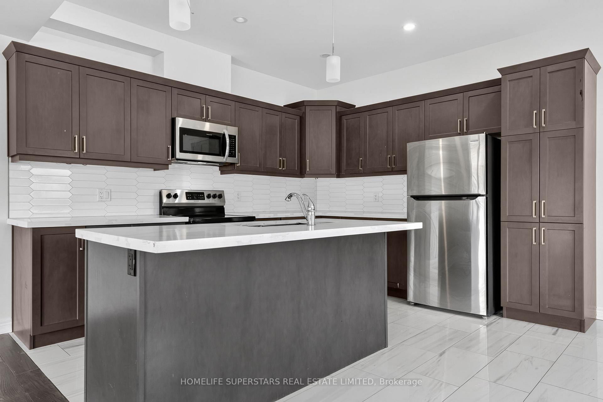 Photo 14 of 7213 Parsa Street, Niagara Falls, Brown — HOMEH