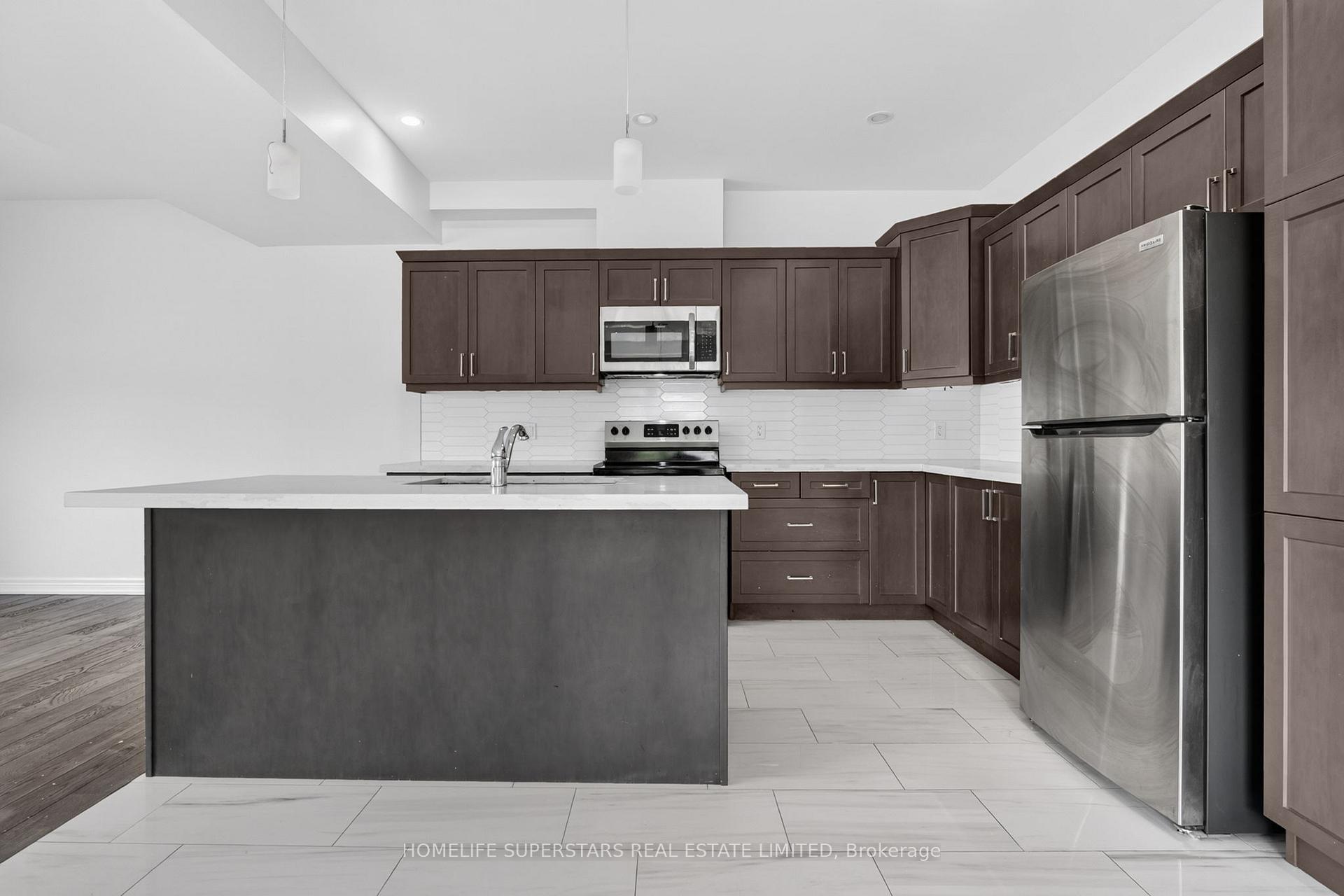 Photo 15 of 7213 Parsa Street, Niagara Falls, Brown — HOMEH