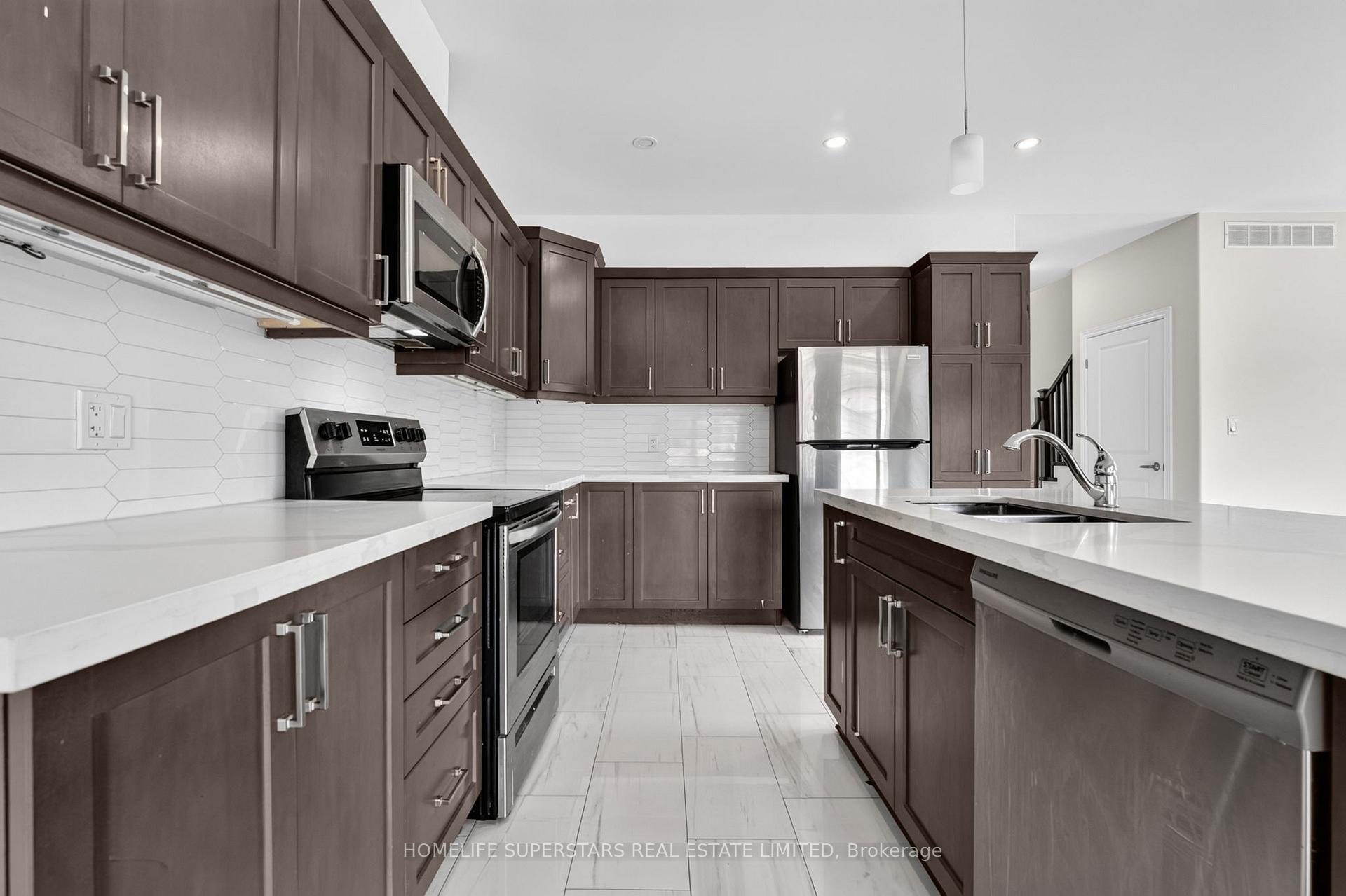Photo 17 of 7213 Parsa Street, Niagara Falls, Brown — HOMEH