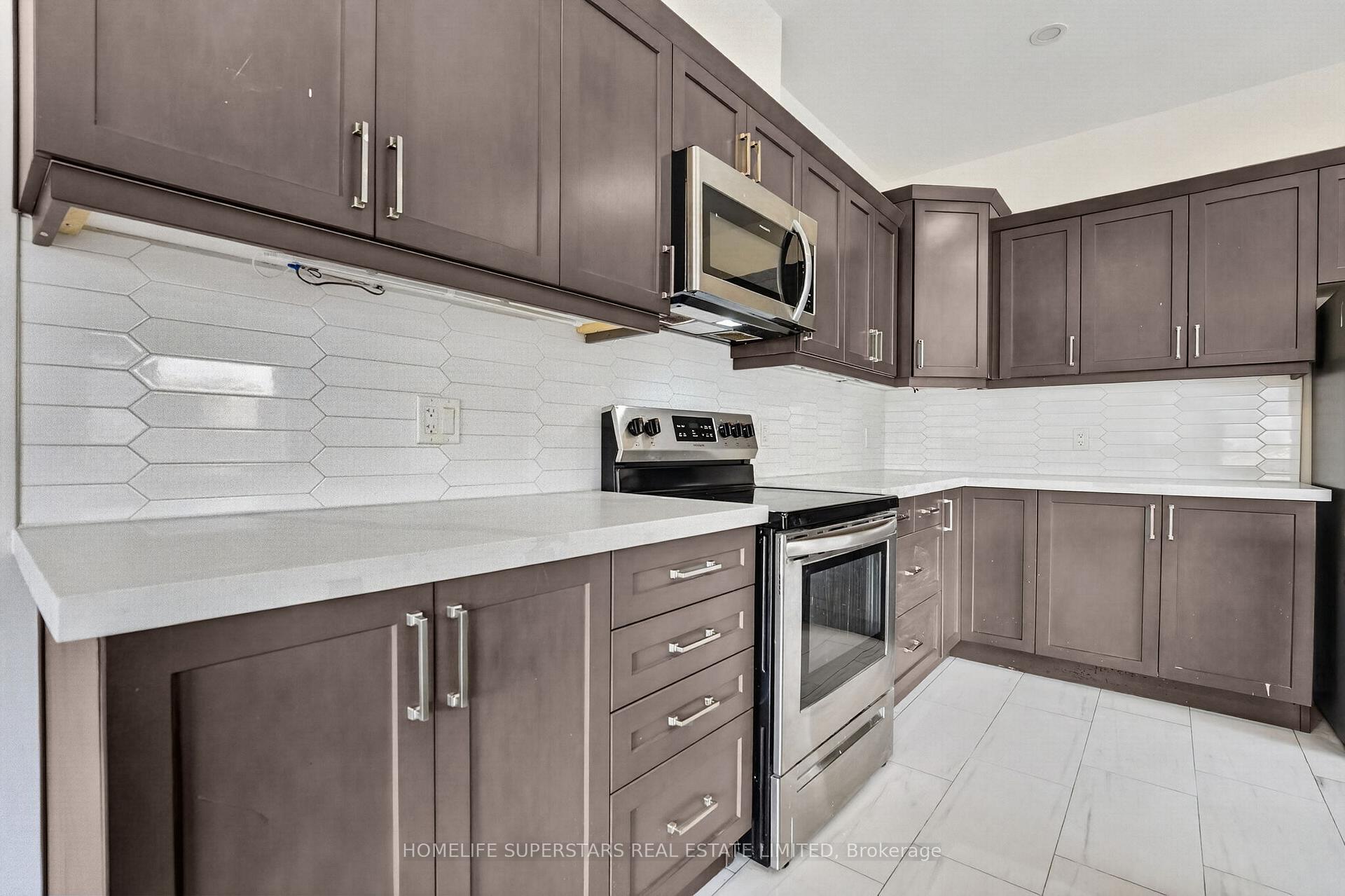Photo 19 of 7213 Parsa Street, Niagara Falls, Brown — HOMEH