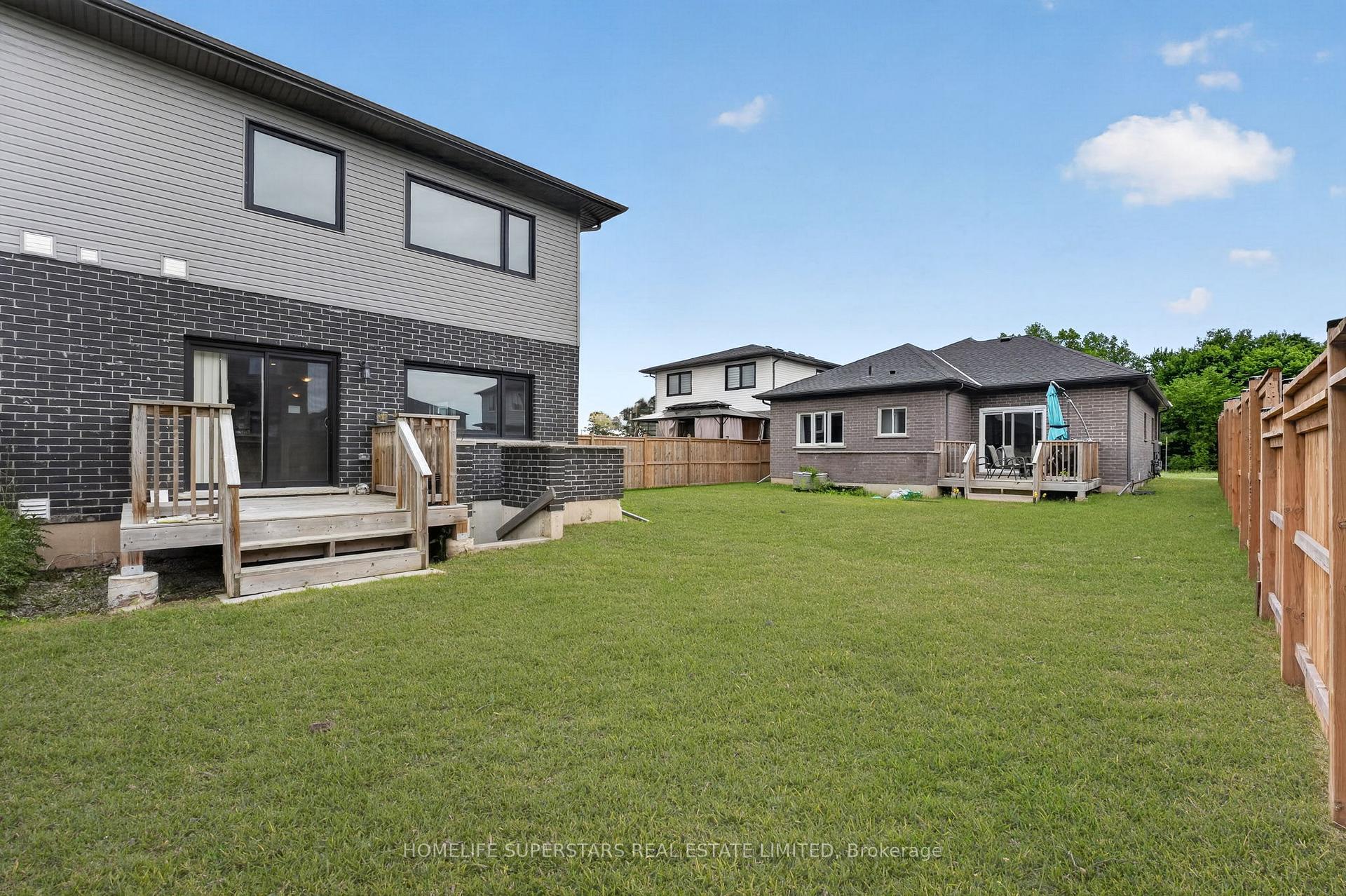 Photo 42 of 7213 Parsa Street, Niagara Falls, Brown — HOMEH