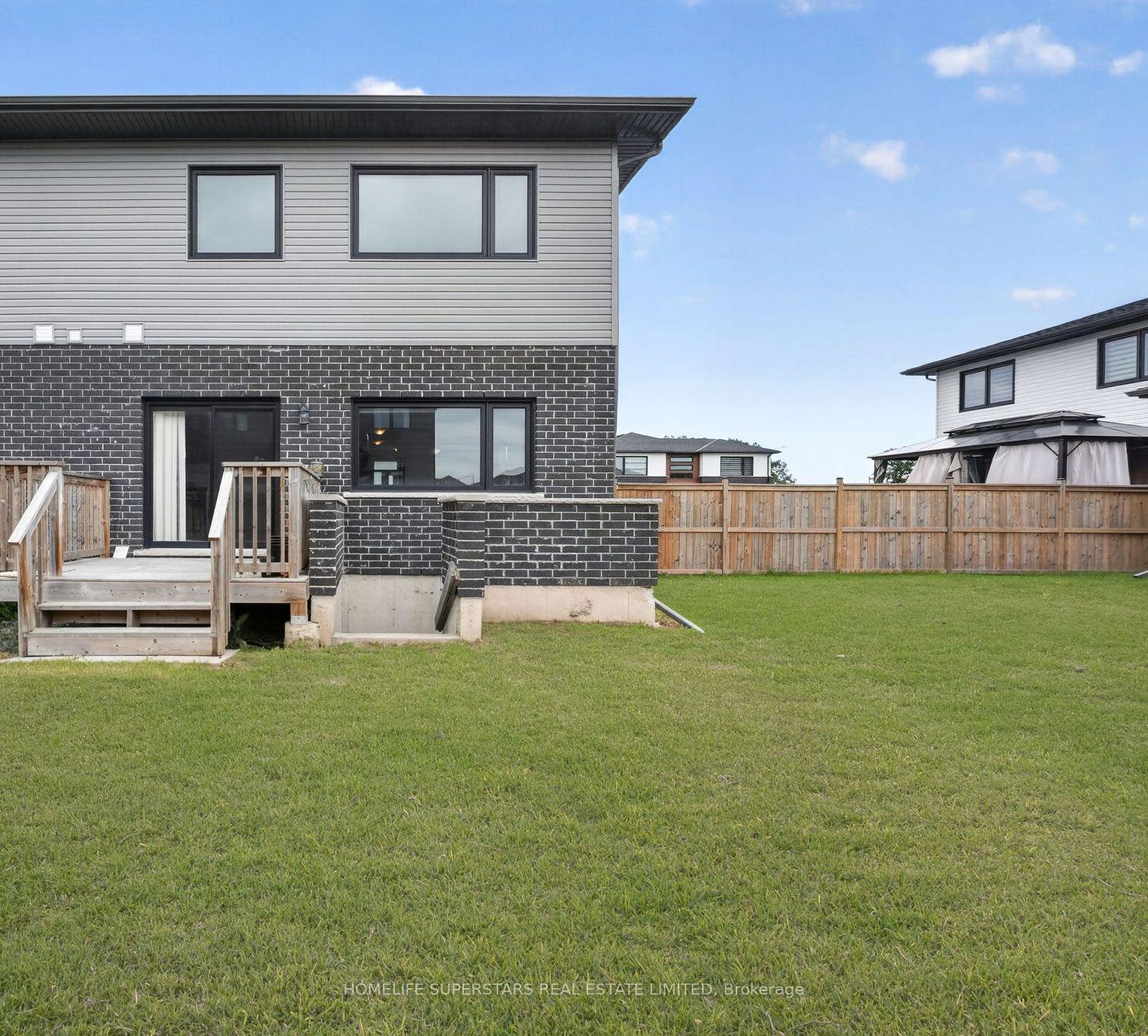 Photo 43 of 7213 Parsa Street, Niagara Falls, Brown — HOMEH