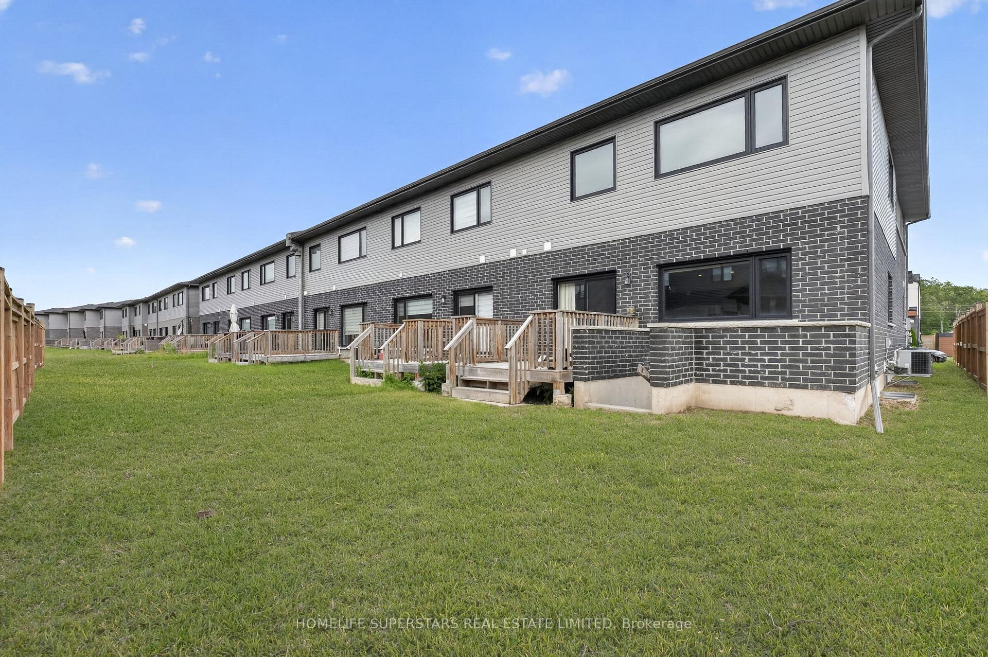 Photo 44 of 7213 Parsa Street, Niagara Falls, Brown — HOMEH