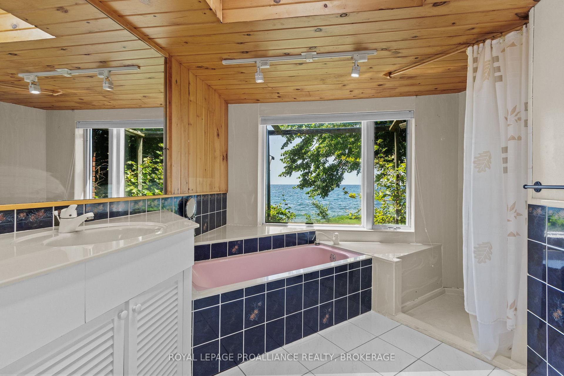 Photo 32 of 19 Lakeland Point Drive, Kingston, City SouthWest — HOMEH