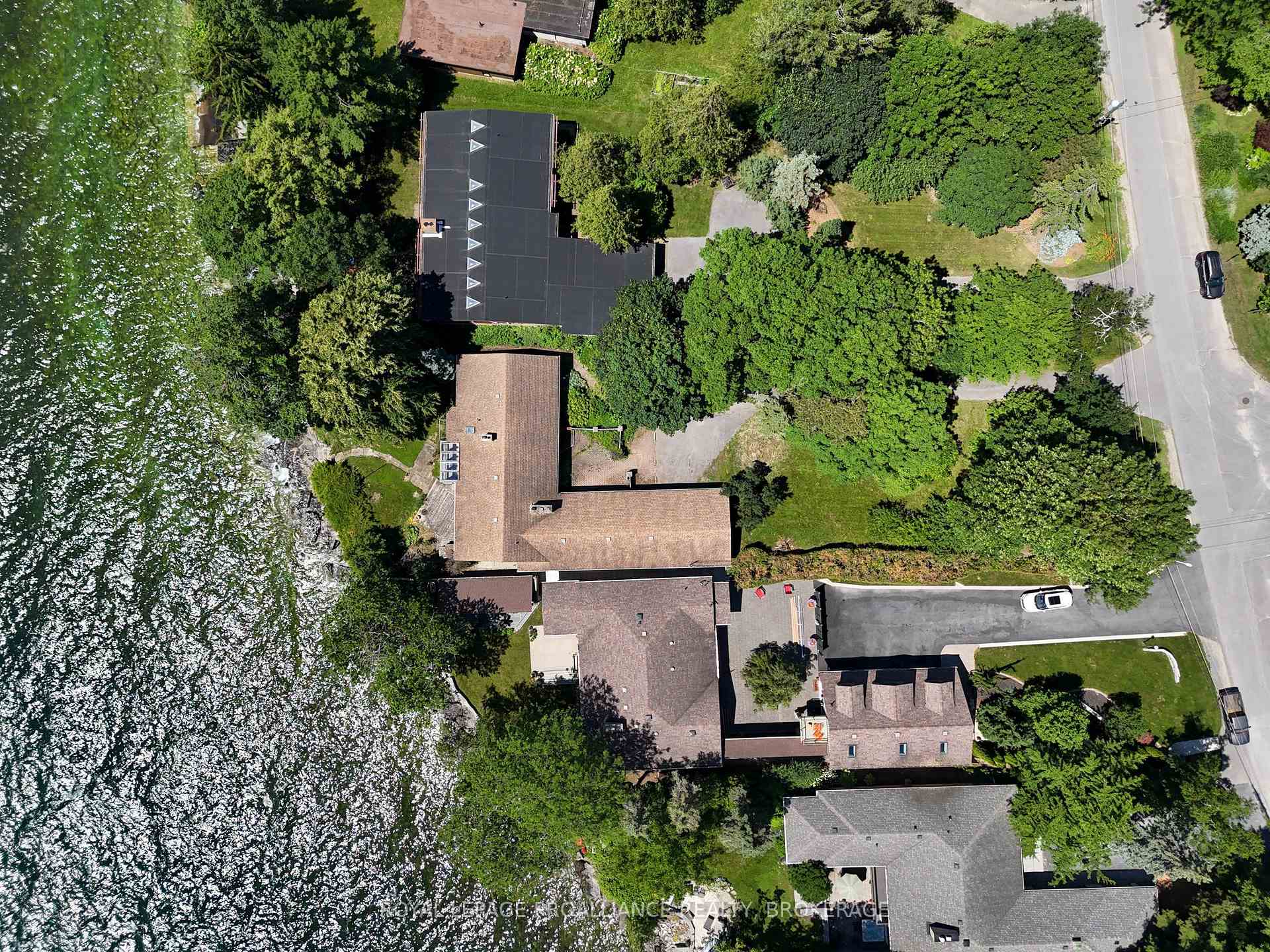 Photo 4 of 19 Lakeland Point Drive, Kingston, City SouthWest — HOMEH