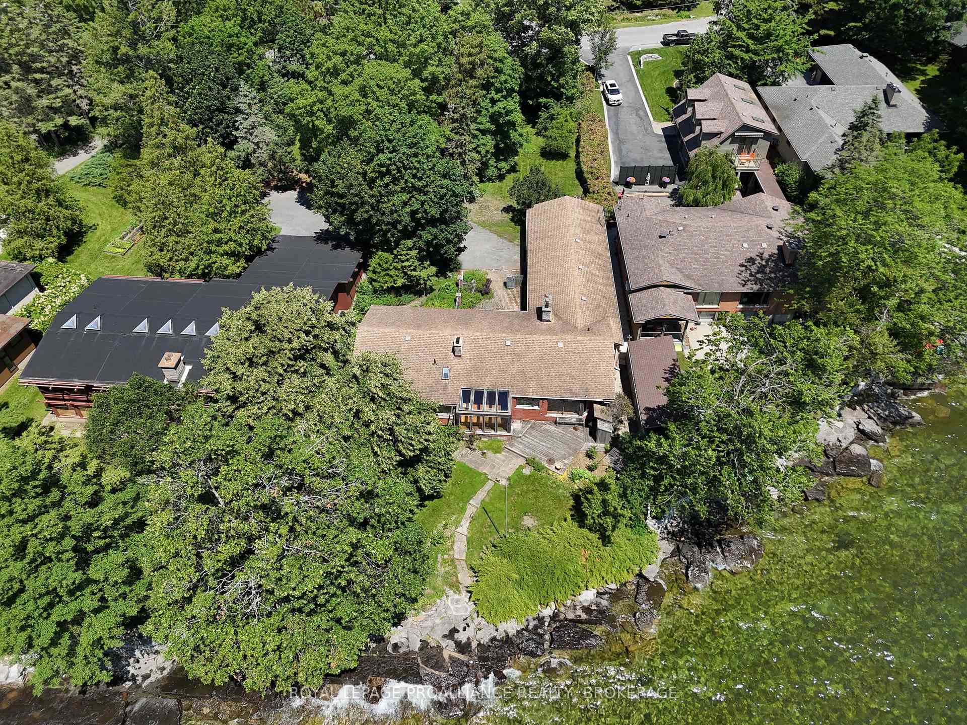 Photo 3 of 19 Lakeland Point Drive, Kingston, City SouthWest — HOMEH