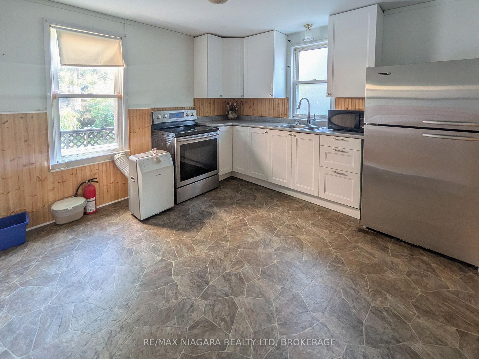 Photo 3 of 6070 Culp Street, Niagara Falls, Dorchester — HOMEH