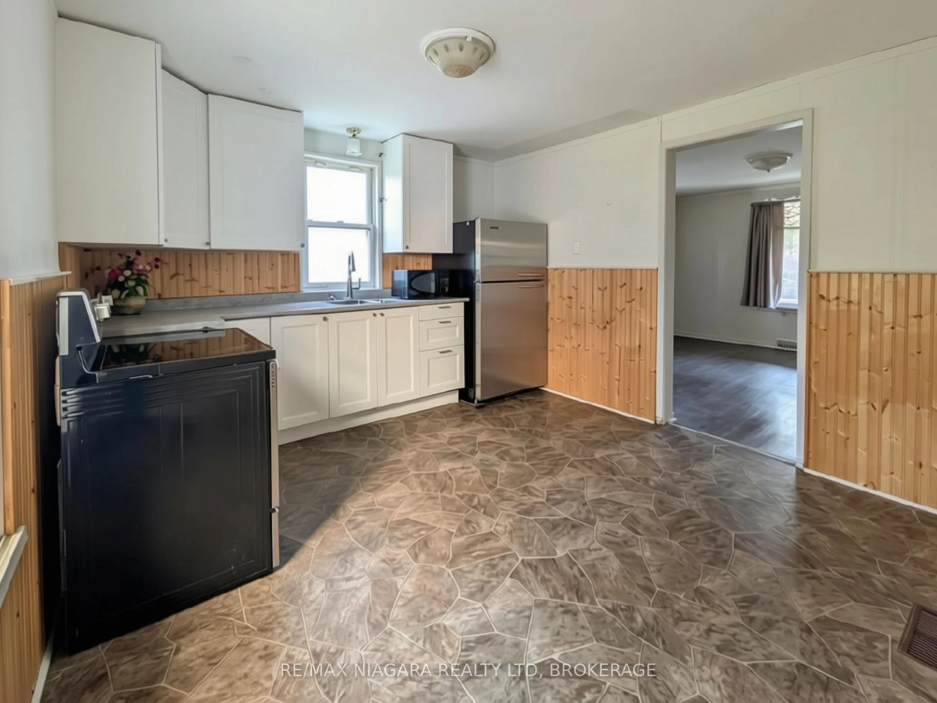 Photo 4 of 6070 Culp Street, Niagara Falls, Dorchester — HOMEH