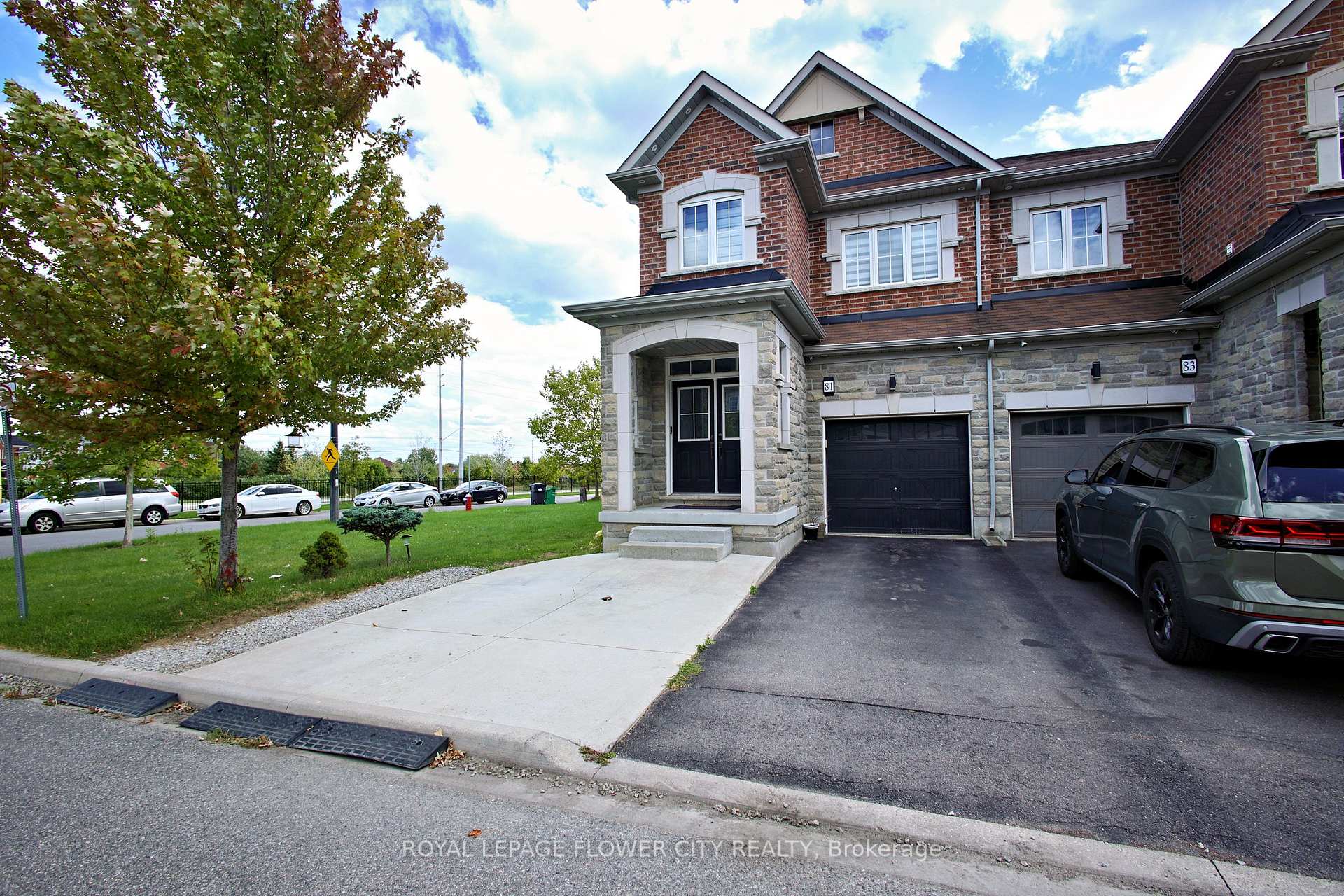 Photo 2 of 81 Baffin Crescent, Brampton, Northwest Brampton — HOMEH