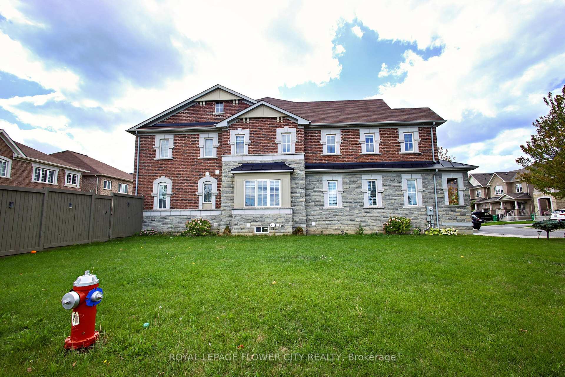 Photo 5 of 81 Baffin Crescent, Brampton, Northwest Brampton — HOMEH