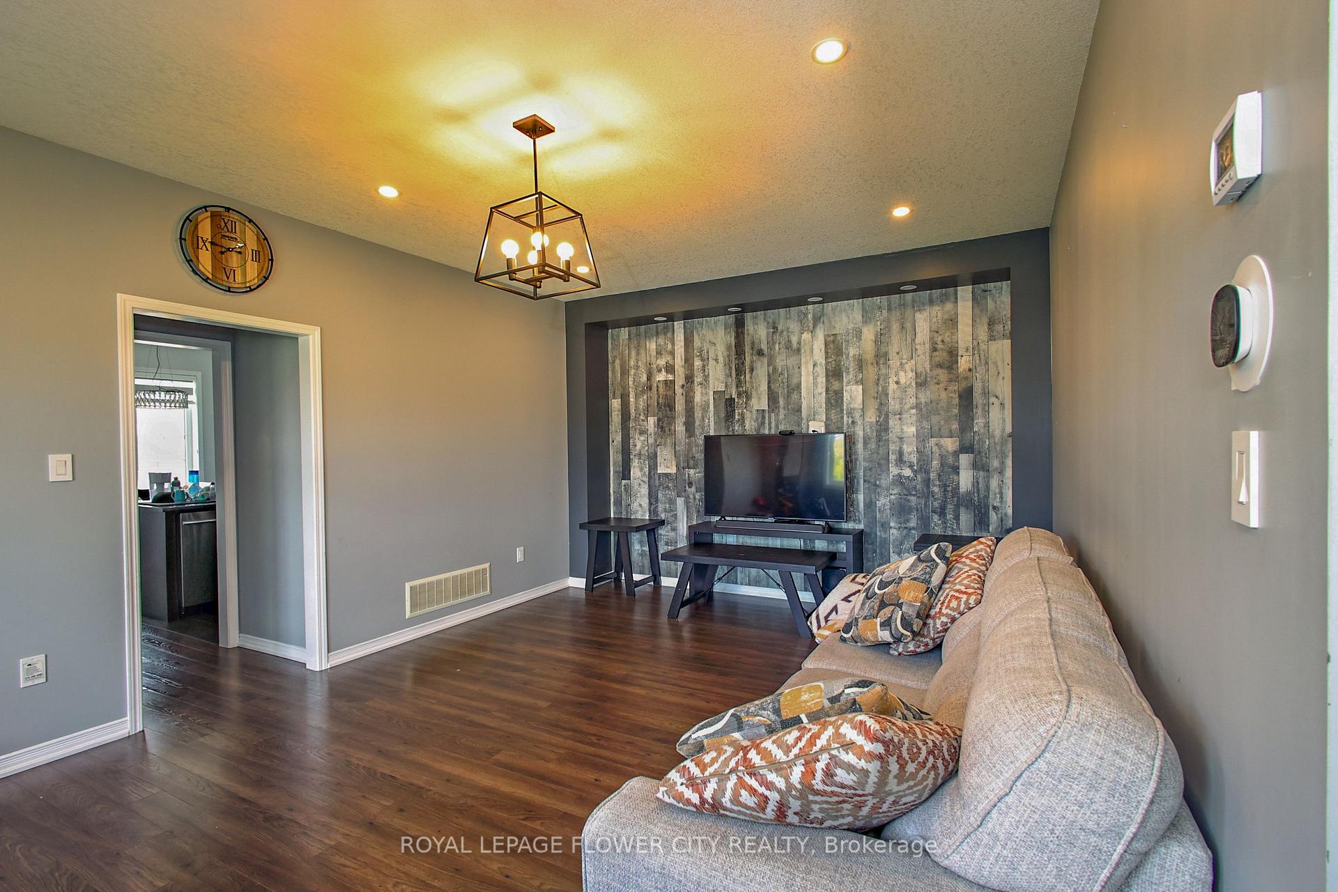 Photo 8 of 81 Baffin Crescent, Brampton, Northwest Brampton — HOMEH