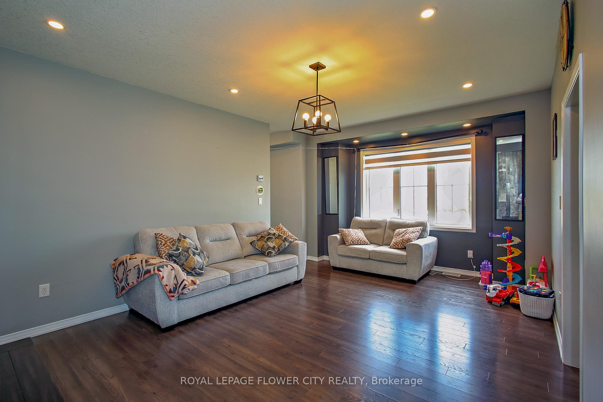Photo 10 of 81 Baffin Crescent, Brampton, Northwest Brampton — HOMEH