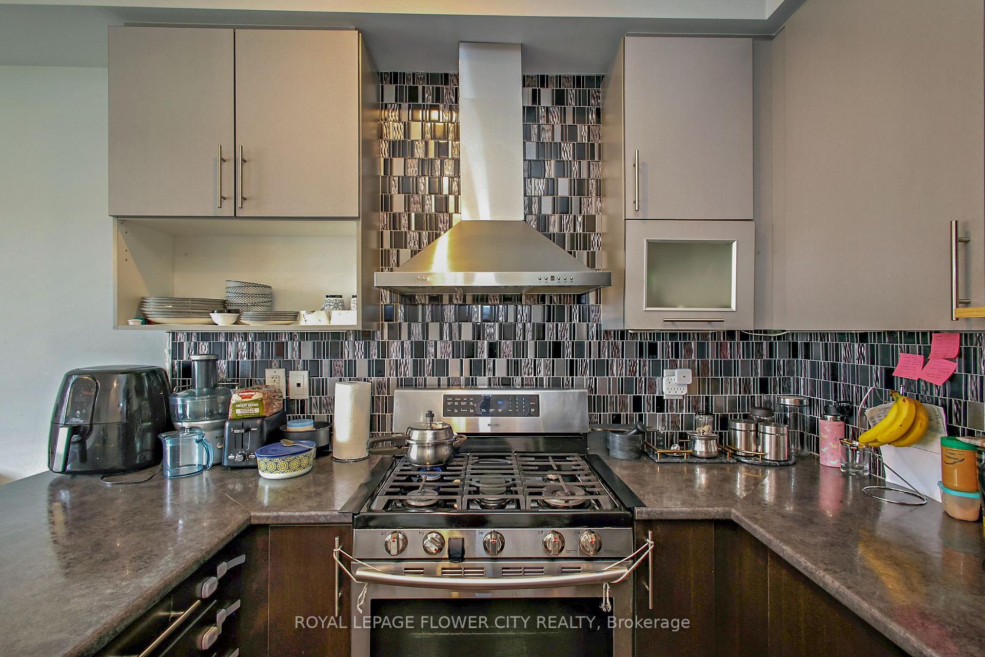 Photo 21 of 81 Baffin Crescent, Brampton, Northwest Brampton — HOMEH