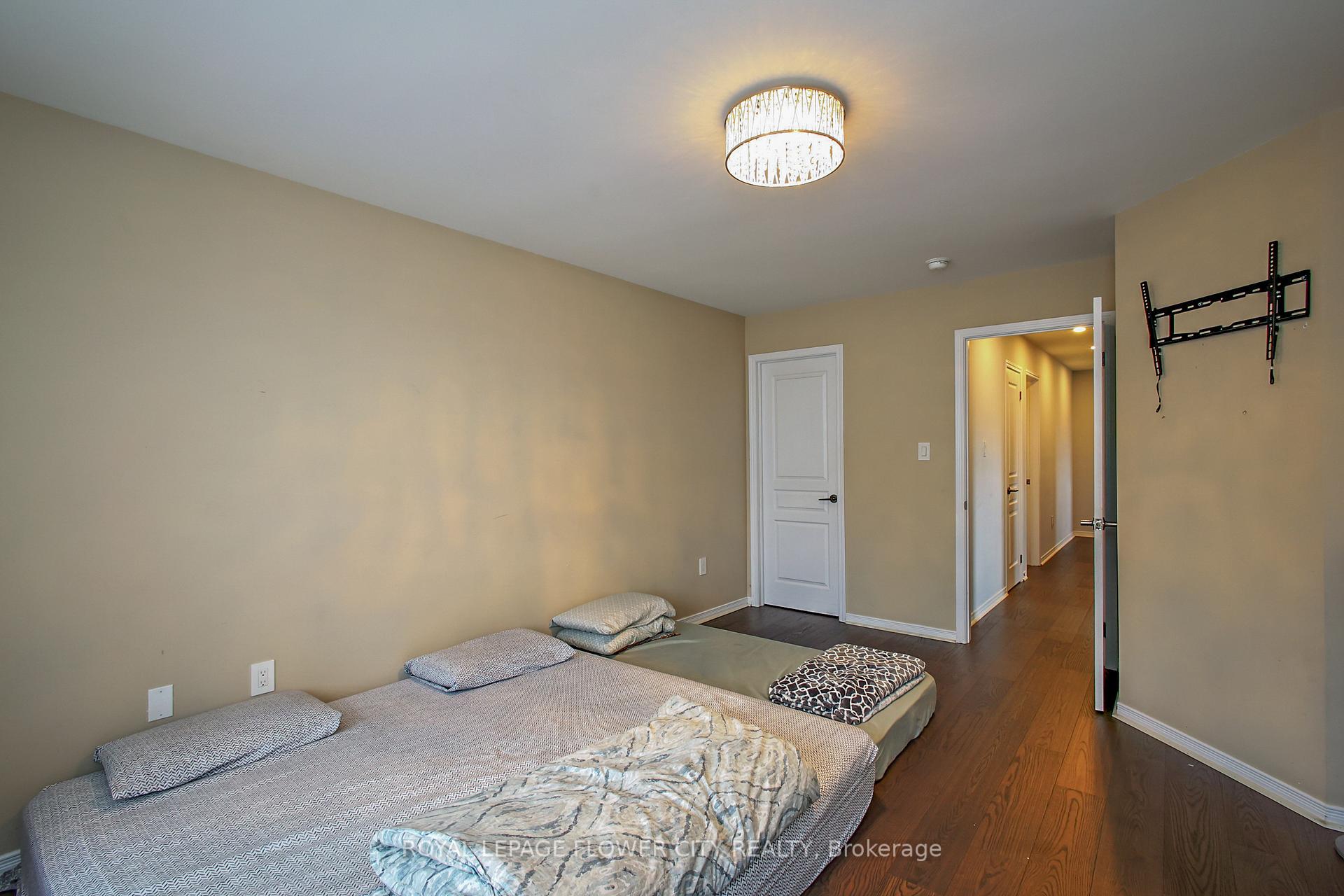 Photo 26 of 81 Baffin Crescent, Brampton, Northwest Brampton — HOMEH