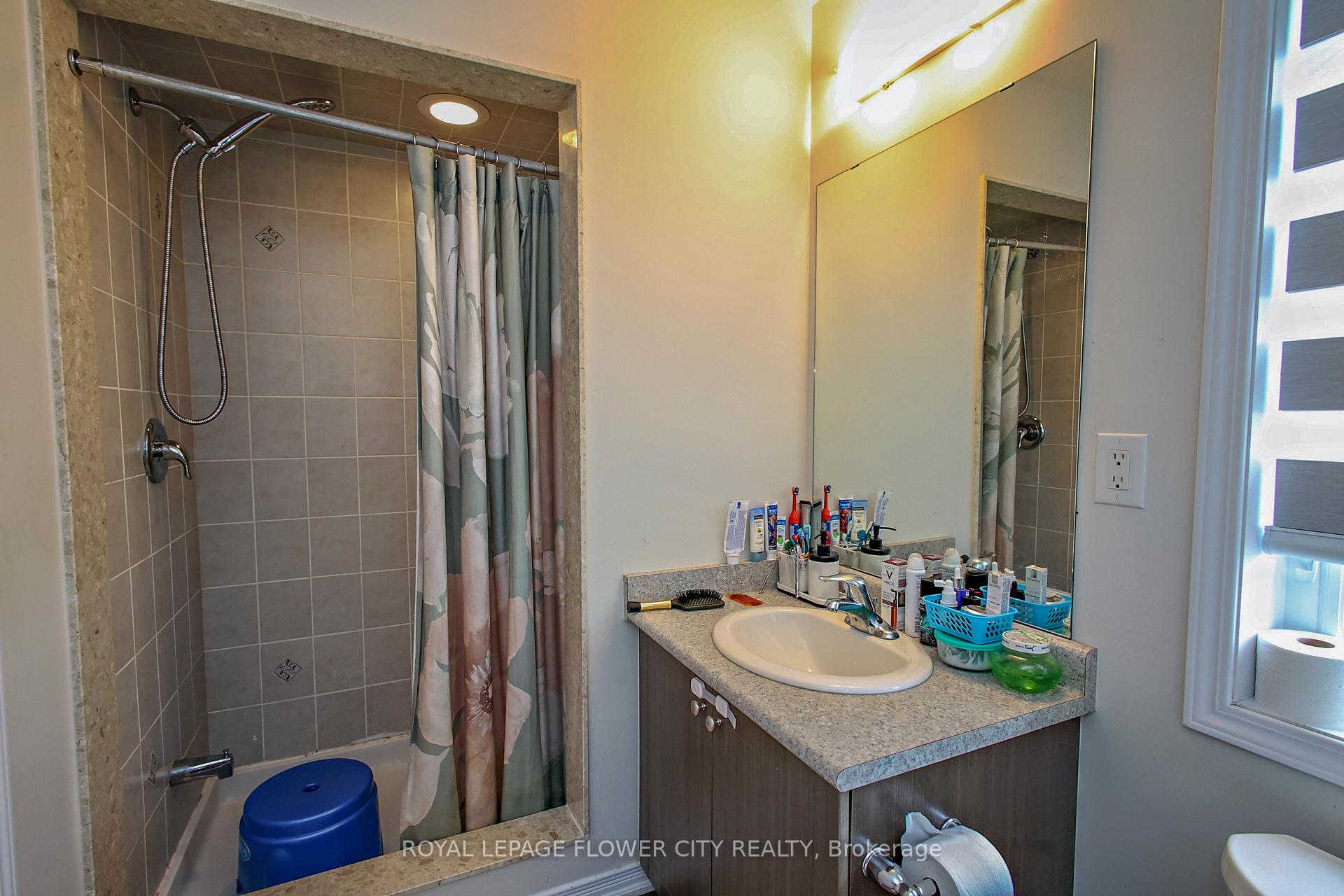 Photo 29 of 81 Baffin Crescent, Brampton, Northwest Brampton — HOMEH