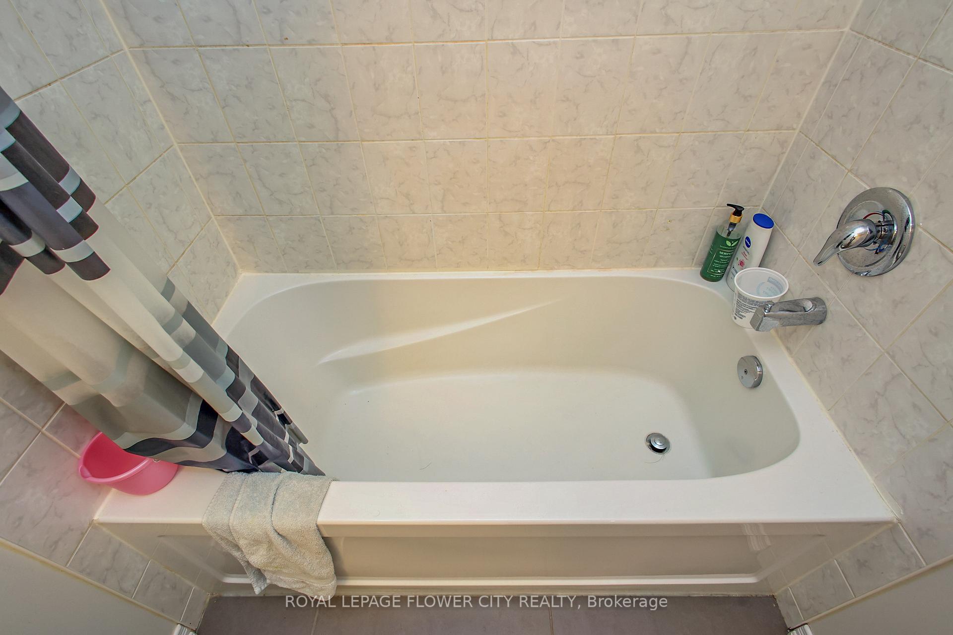 Photo 36 of 81 Baffin Crescent, Brampton, Northwest Brampton — HOMEH