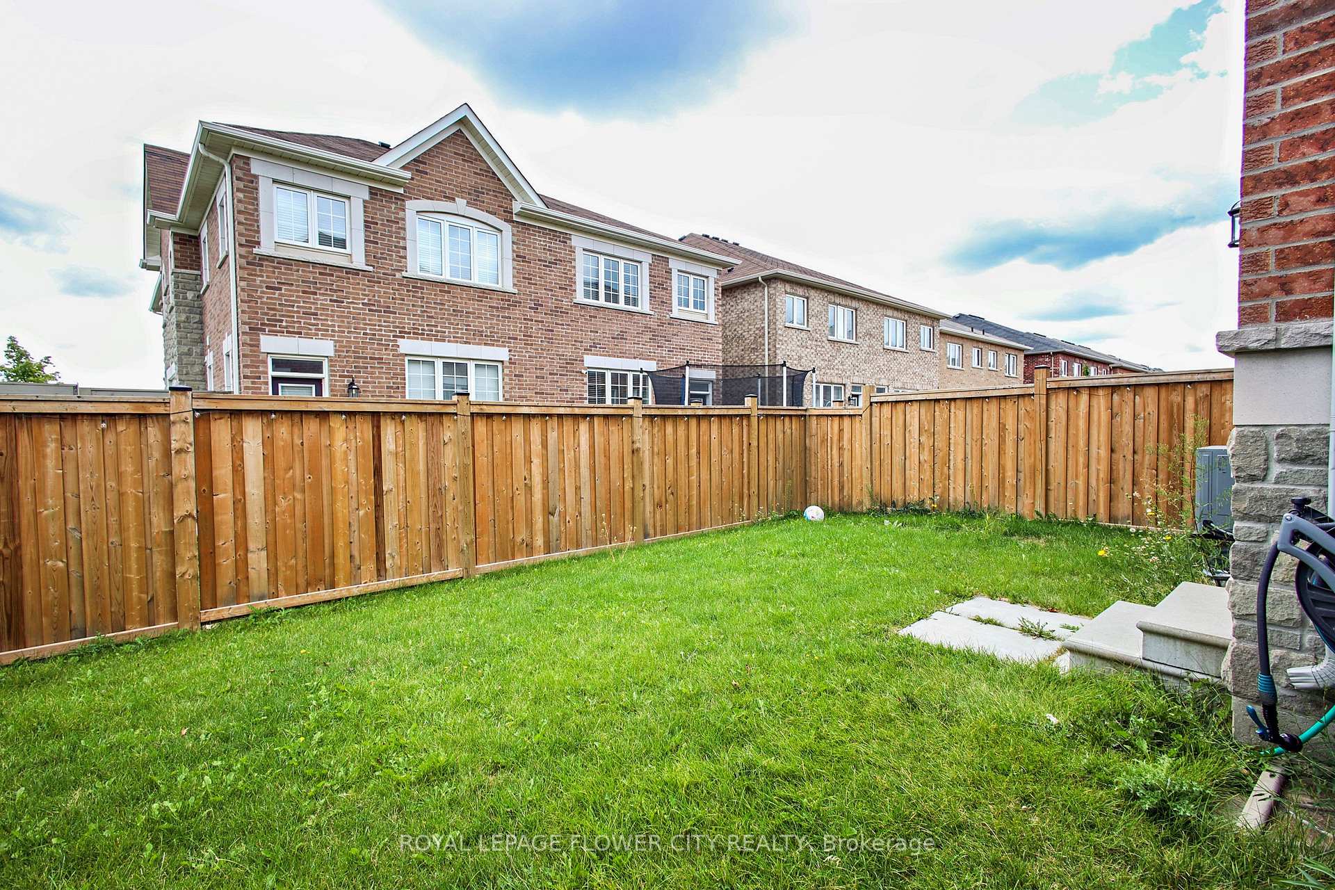 Photo 41 of 81 Baffin Crescent, Brampton, Northwest Brampton — HOMEH