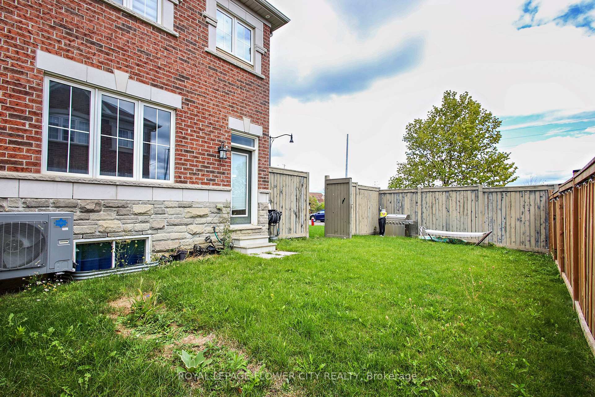 Photo 44 of 81 Baffin Crescent, Brampton, Northwest Brampton — HOMEH