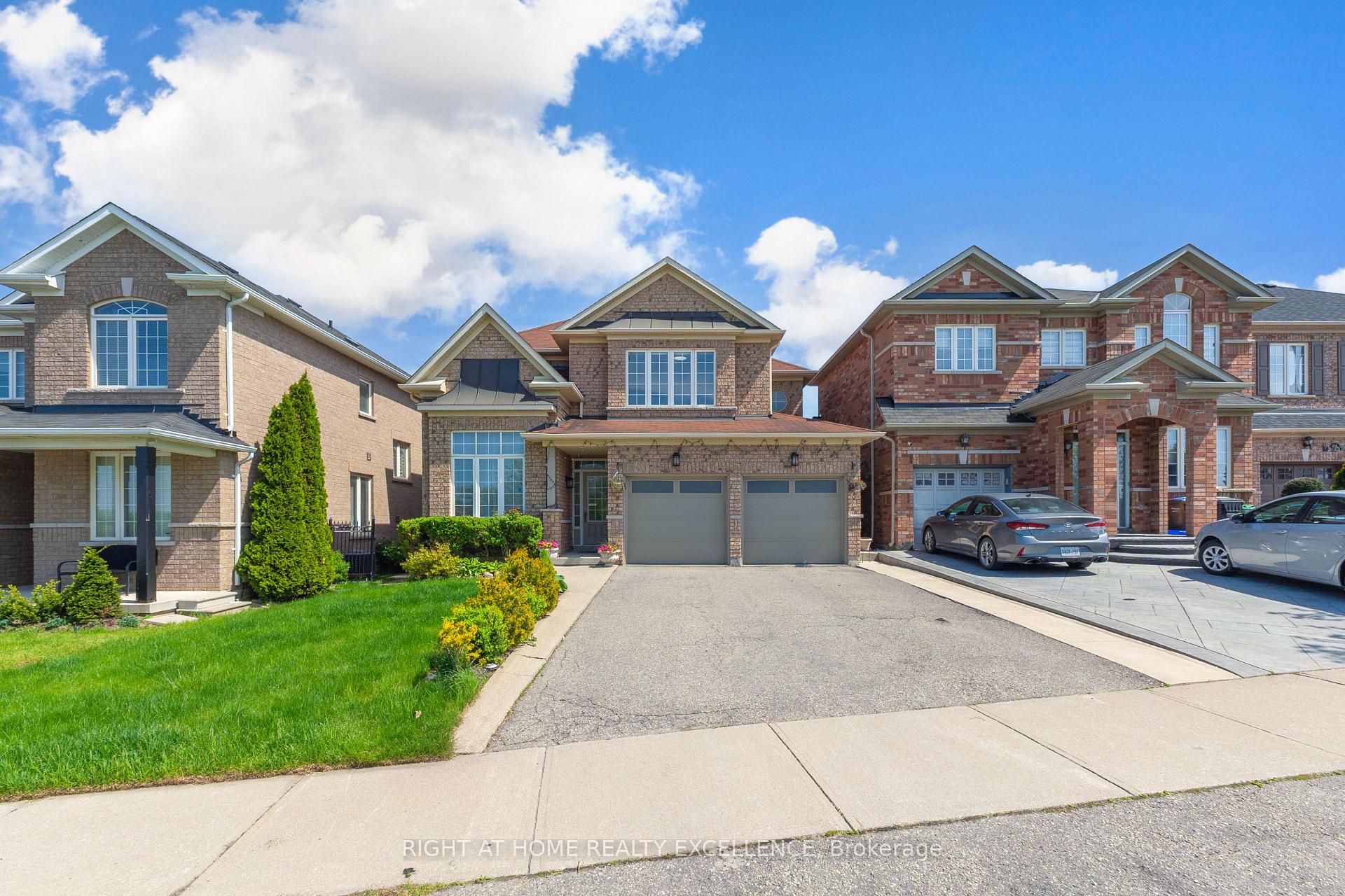 Photo 2 of 17 Keeleview Crescent, Brampton, Sandringham-Wellington — HOMEH