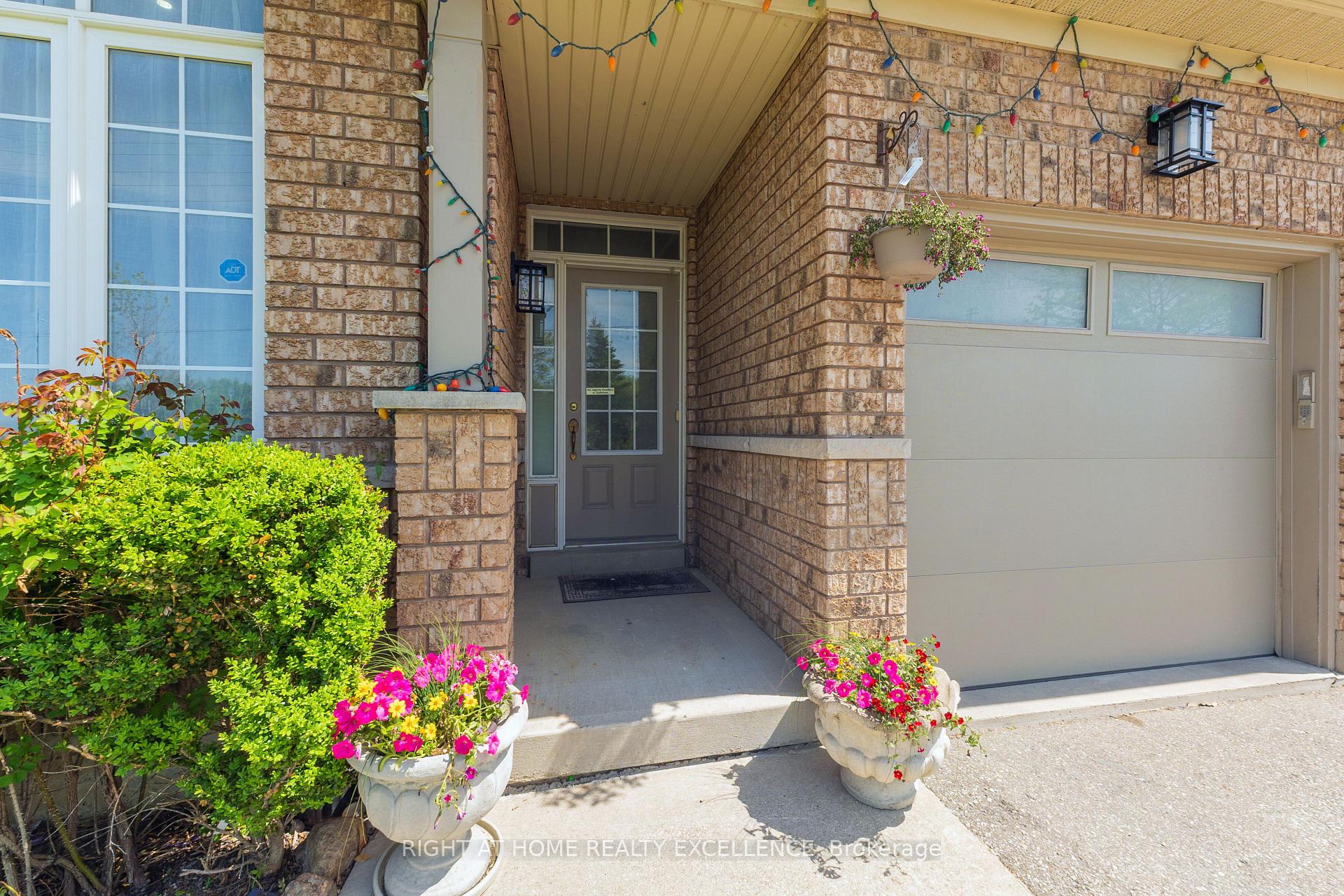 Photo 3 of 17 Keeleview Crescent, Brampton, Sandringham-Wellington — HOMEH