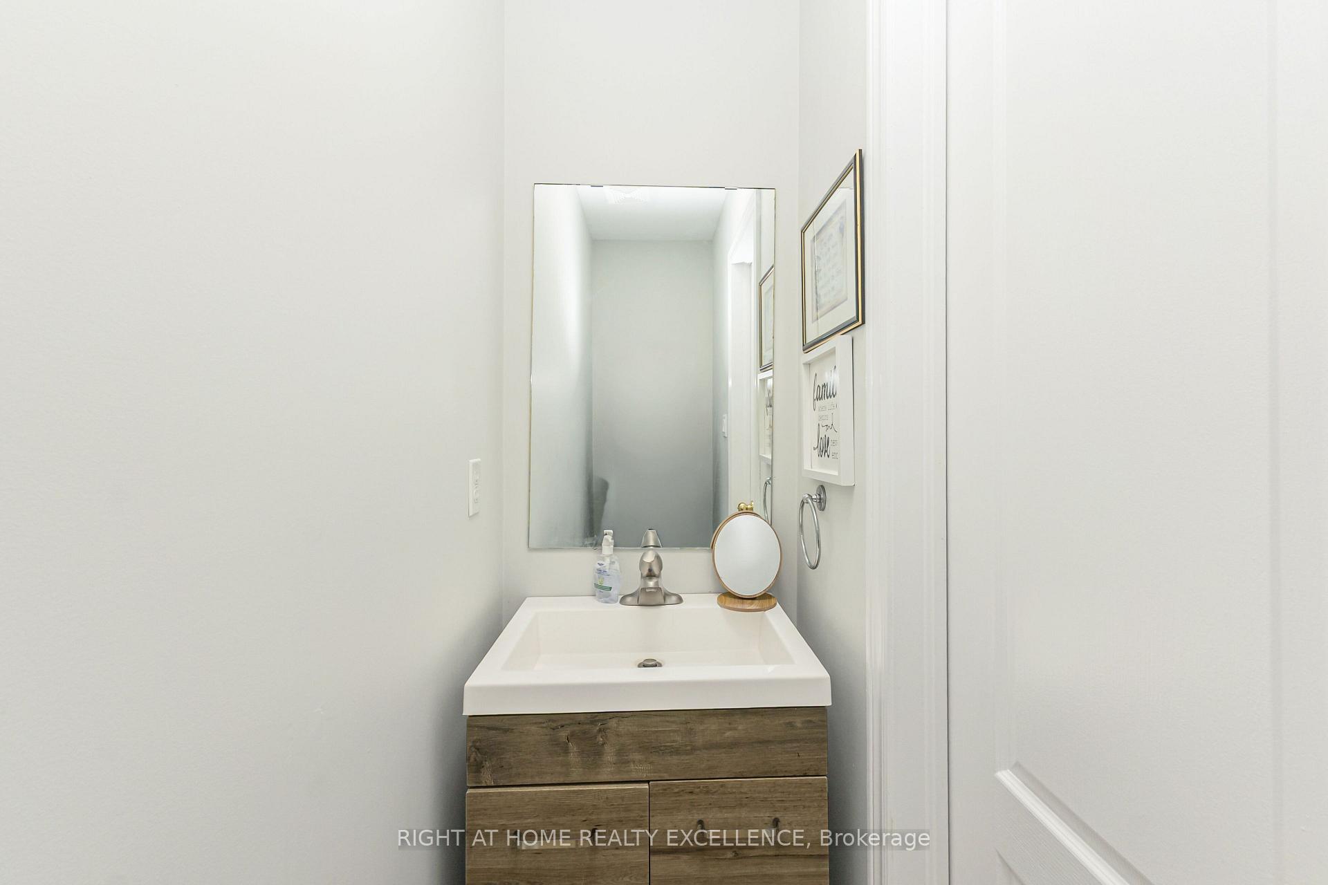 Photo 12 of 17 Keeleview Crescent, Brampton, Sandringham-Wellington — HOMEH