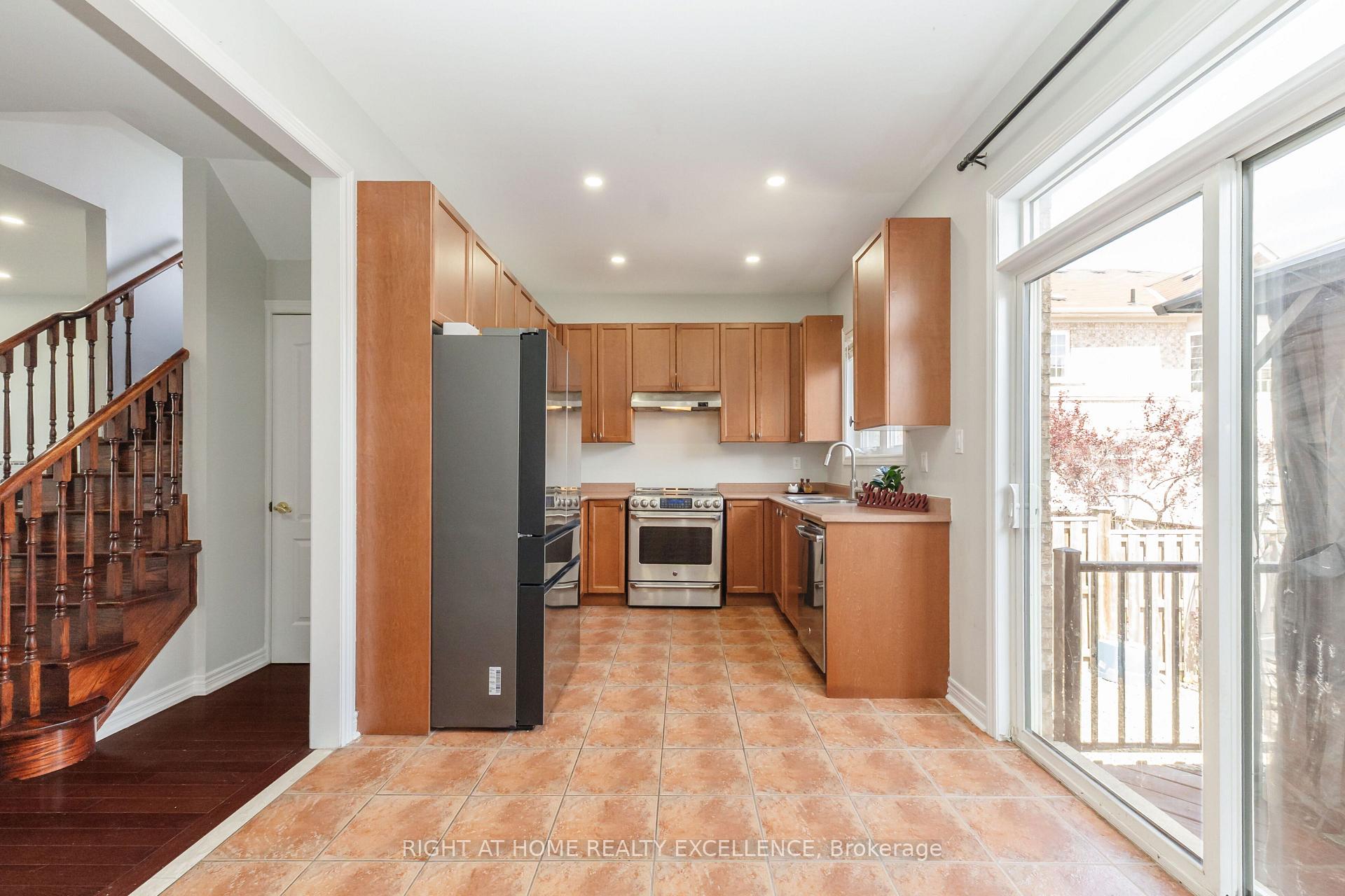 Photo 13 of 17 Keeleview Crescent, Brampton, Sandringham-Wellington — HOMEH