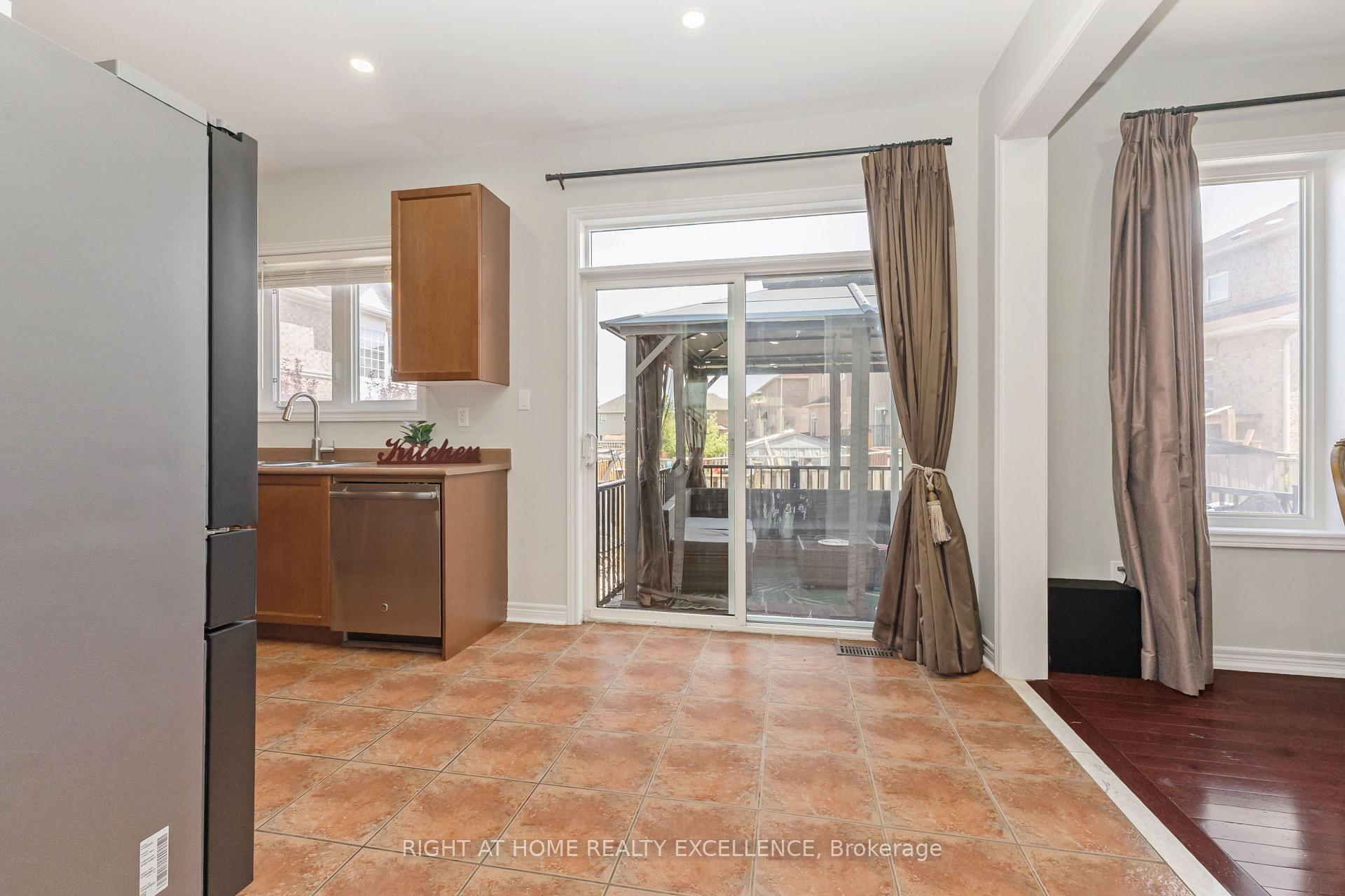 Photo 14 of 17 Keeleview Crescent, Brampton, Sandringham-Wellington — HOMEH