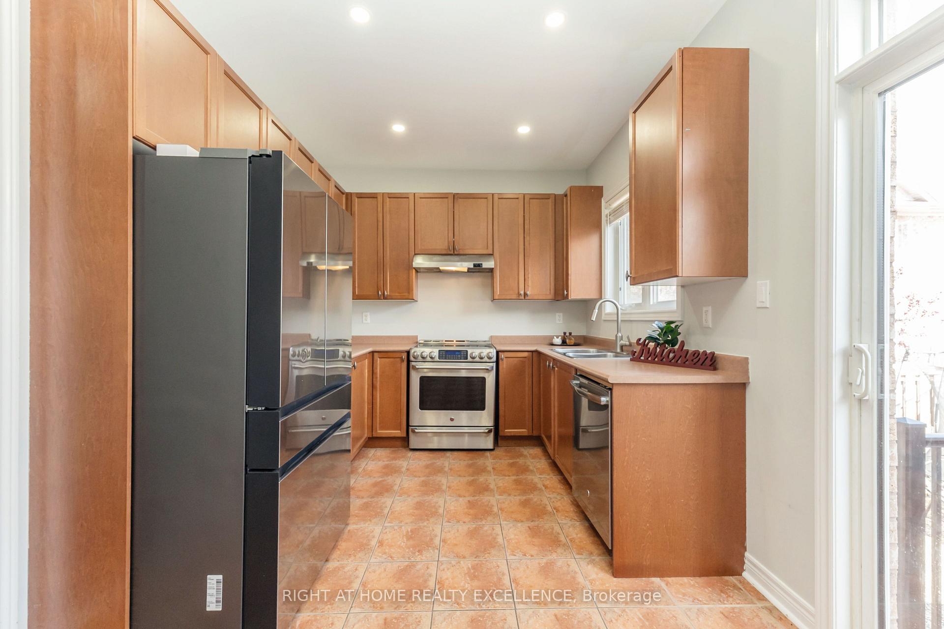 Photo 15 of 17 Keeleview Crescent, Brampton, Sandringham-Wellington — HOMEH