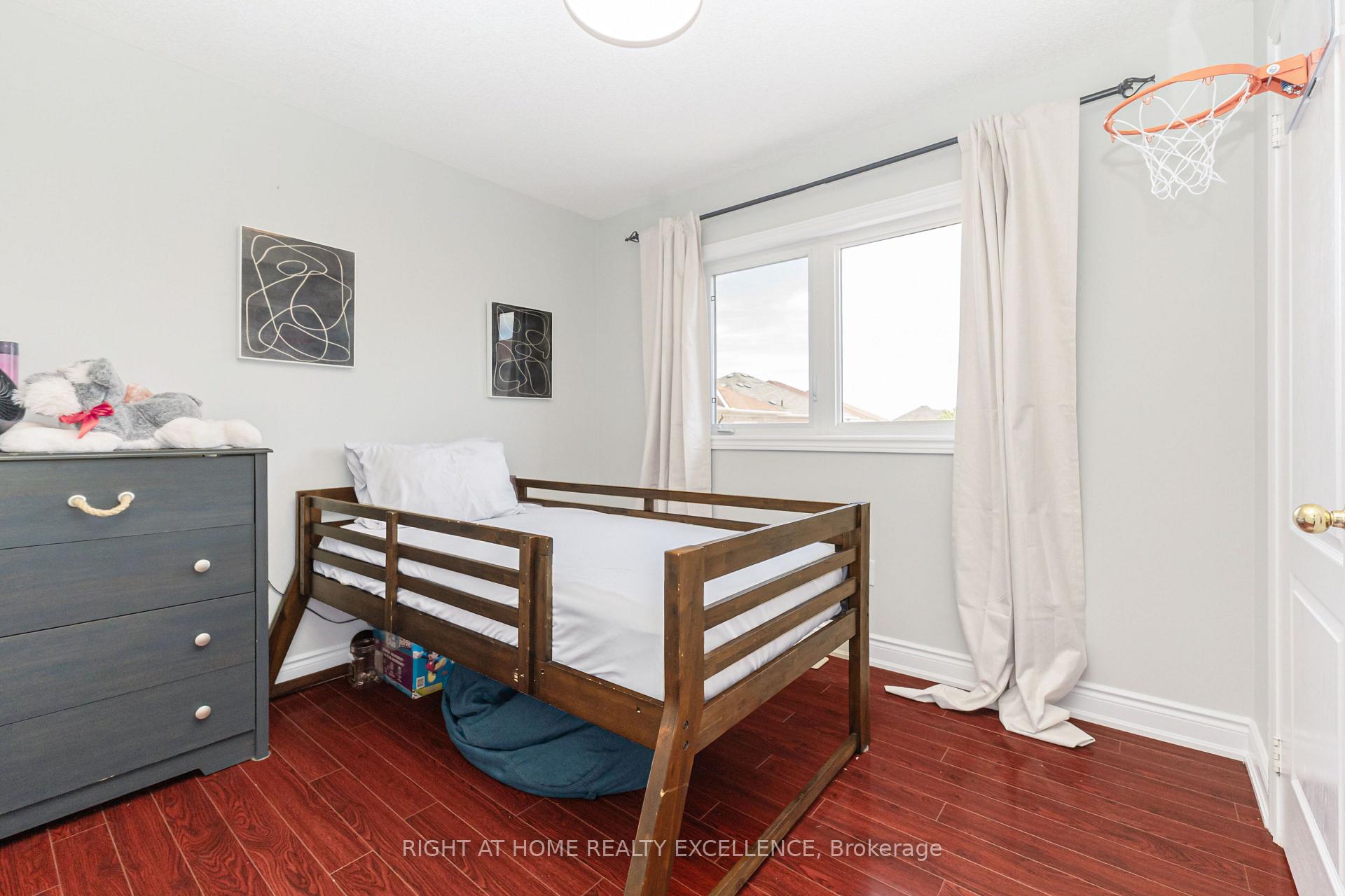 Photo 22 of 17 Keeleview Crescent, Brampton, Sandringham-Wellington — HOMEH