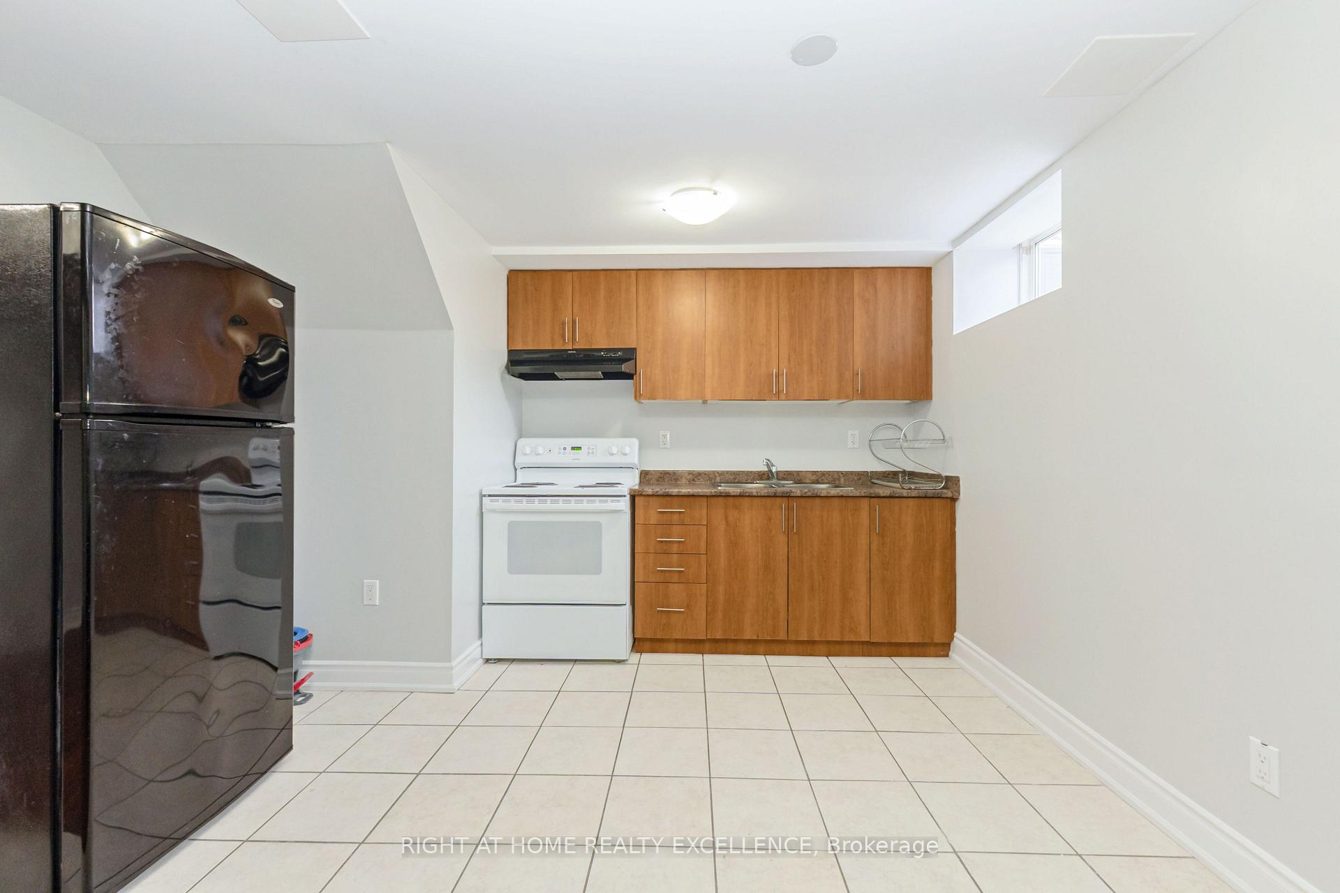 Photo 35 of 17 Keeleview Crescent, Brampton, Sandringham-Wellington — HOMEH