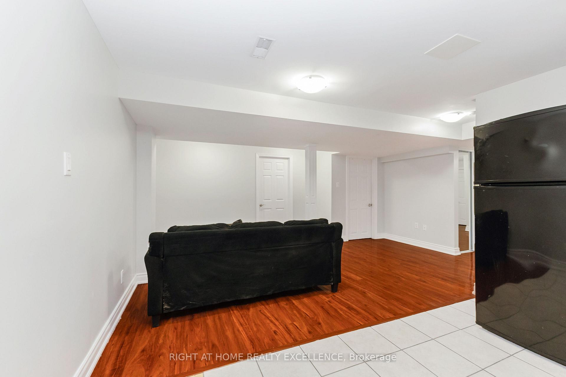Photo 37 of 17 Keeleview Crescent, Brampton, Sandringham-Wellington — HOMEH