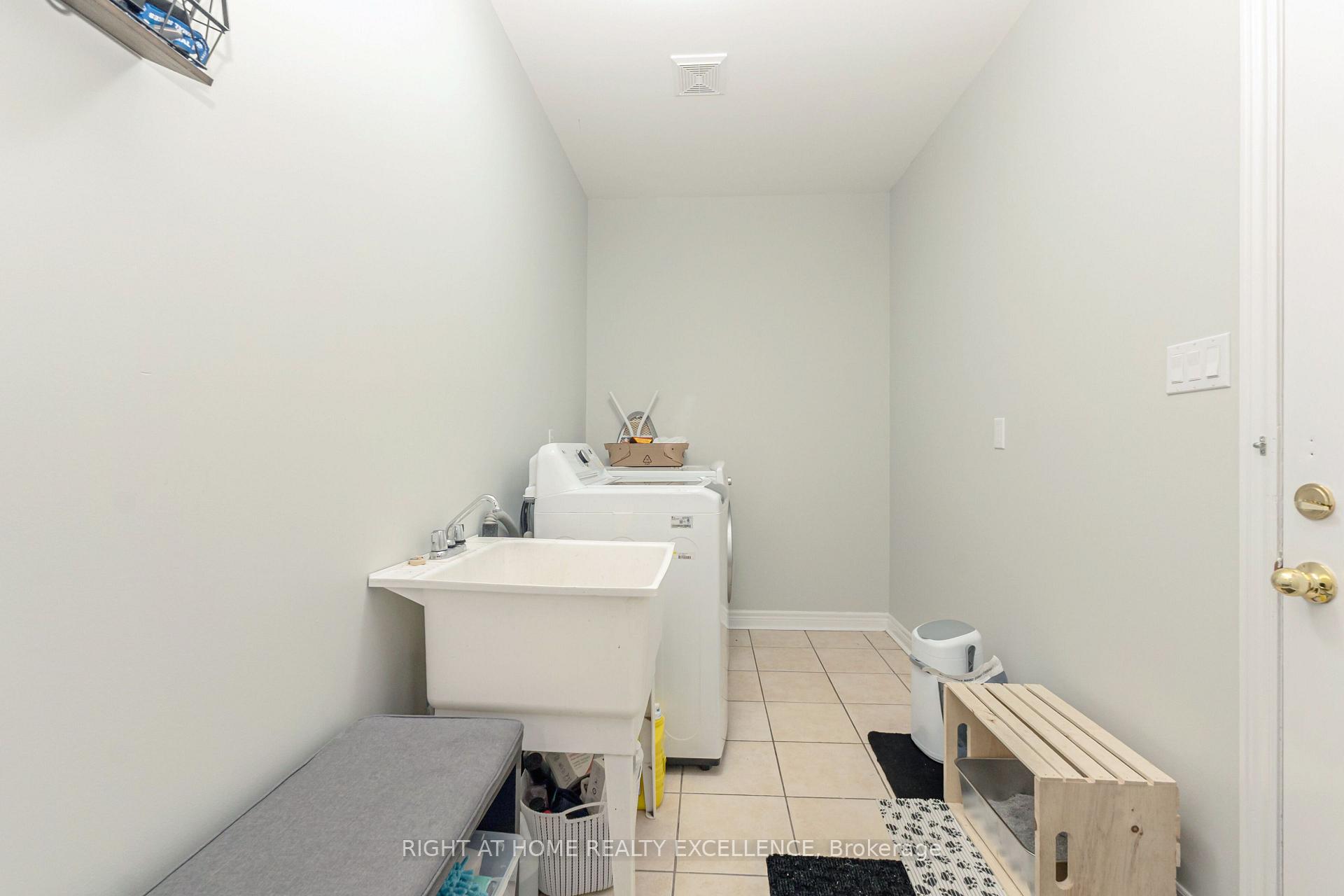 Photo 43 of 17 Keeleview Crescent, Brampton, Sandringham-Wellington — HOMEH