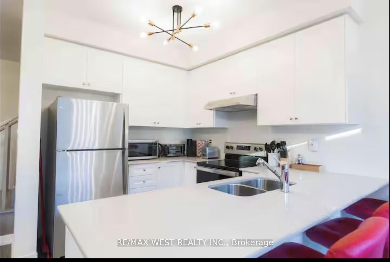 Photo 6 of Unit 4, 7789 Kalar Road N, Niagara Falls, Brown — HOMEH