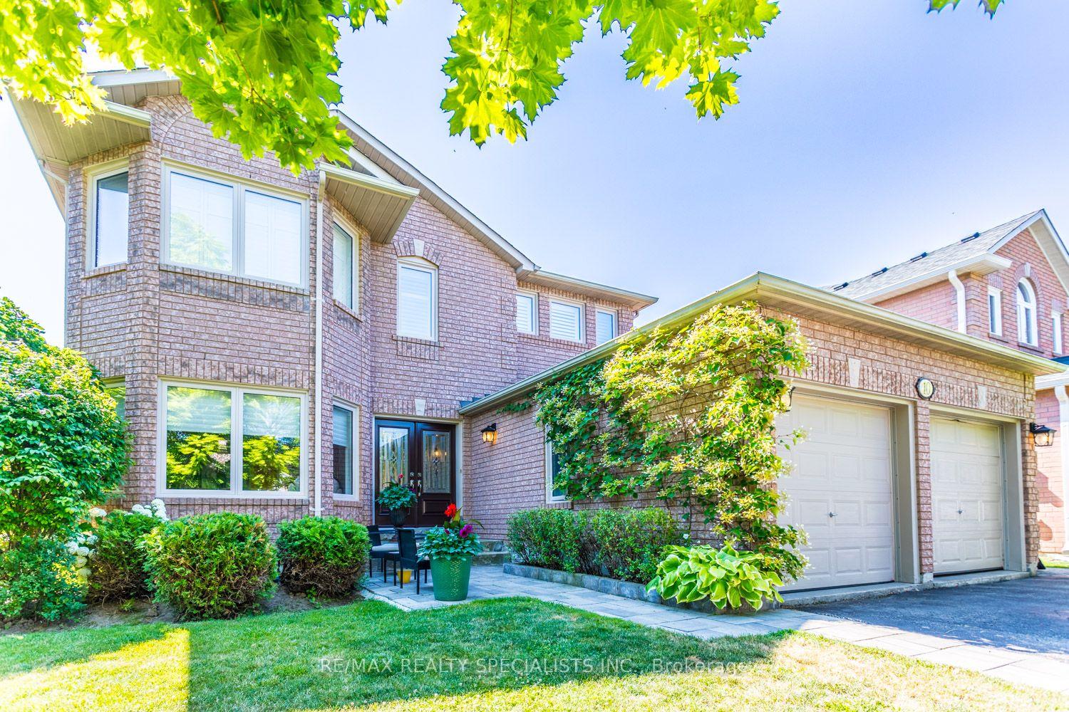 Photo 2 of 10 Split Maple Lane, Halton Hills, Georgetown — HOMEH