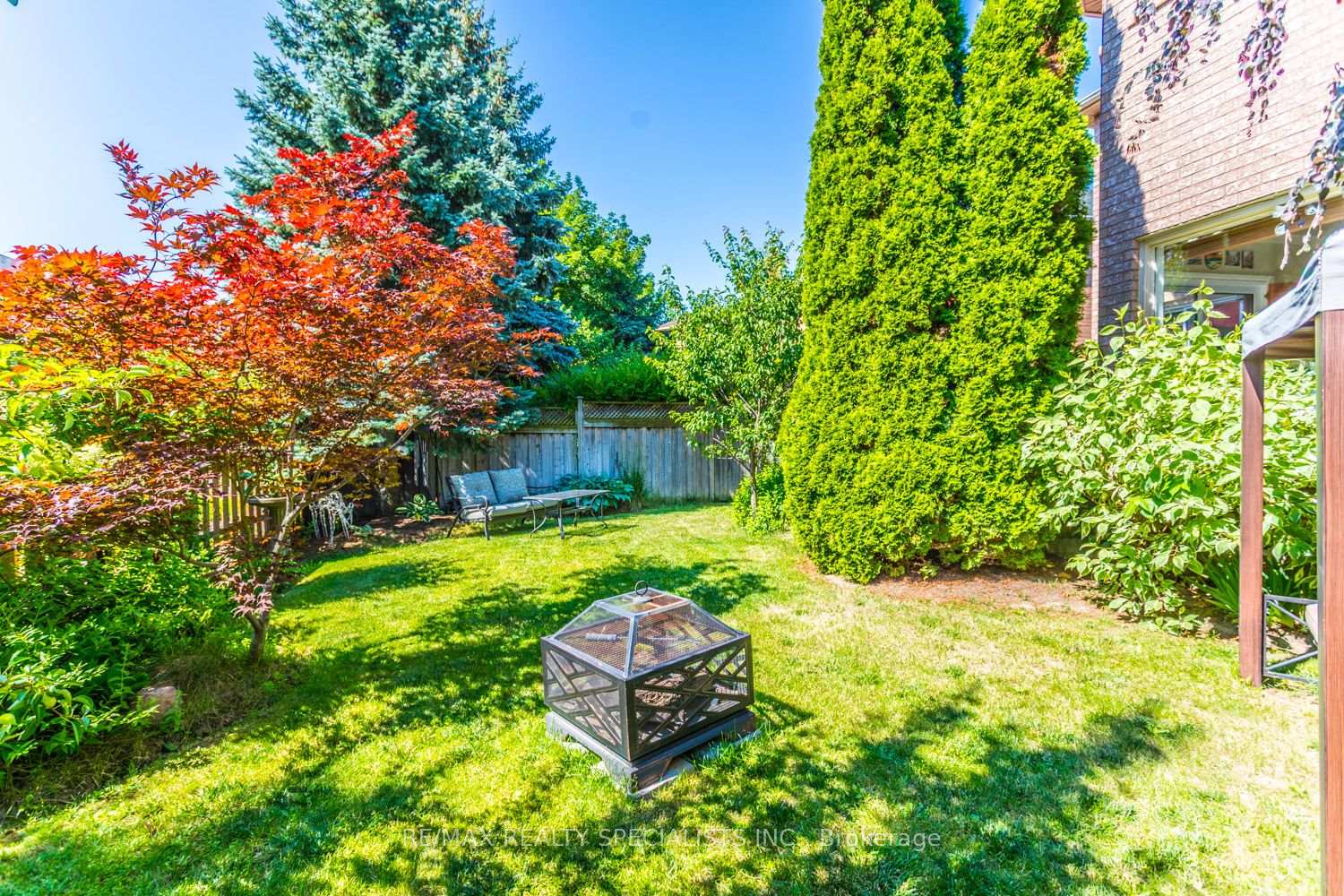 Photo 6 of 10 Split Maple Lane, Halton Hills, Georgetown — HOMEH