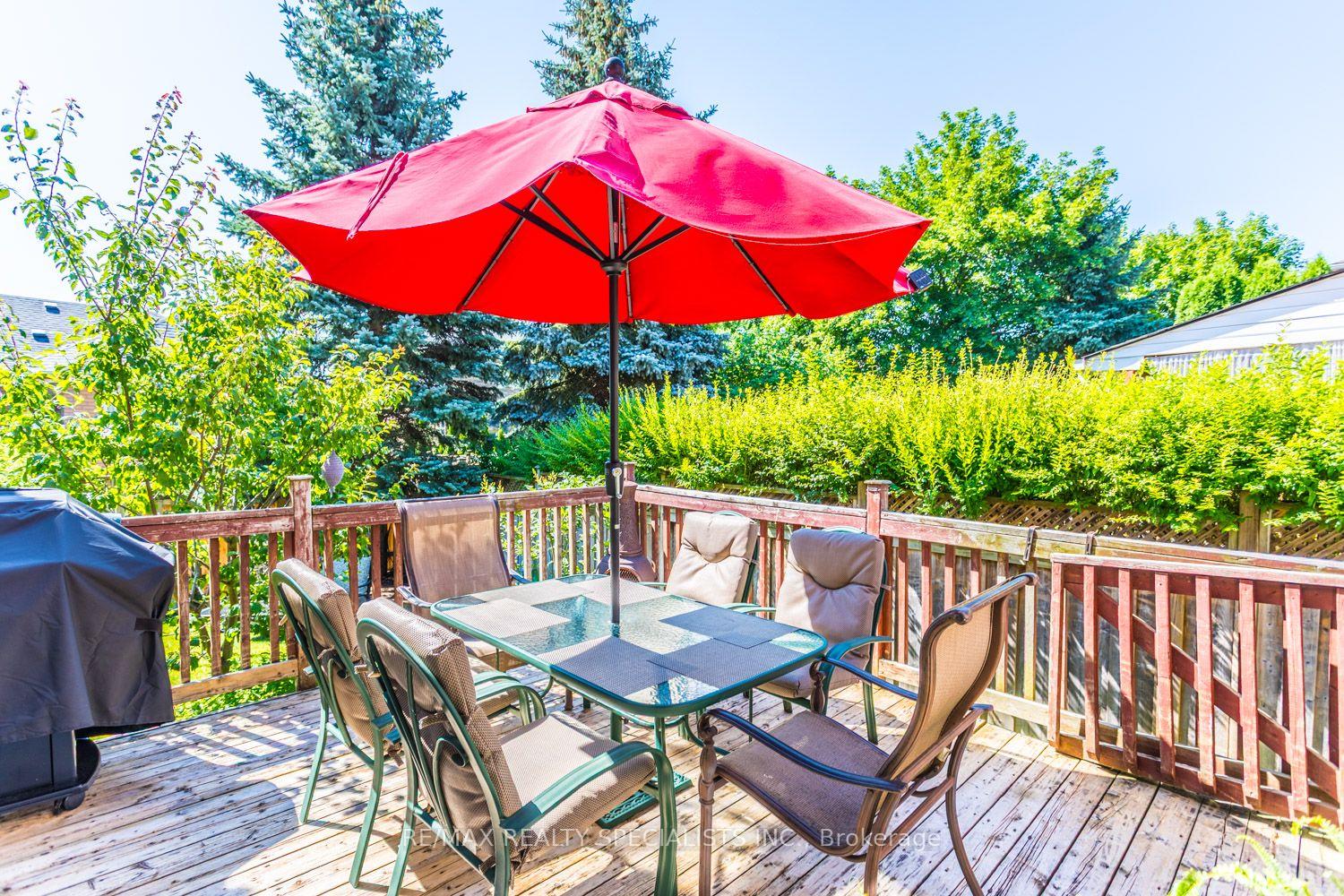 Photo 7 of 10 Split Maple Lane, Halton Hills, Georgetown — HOMEH