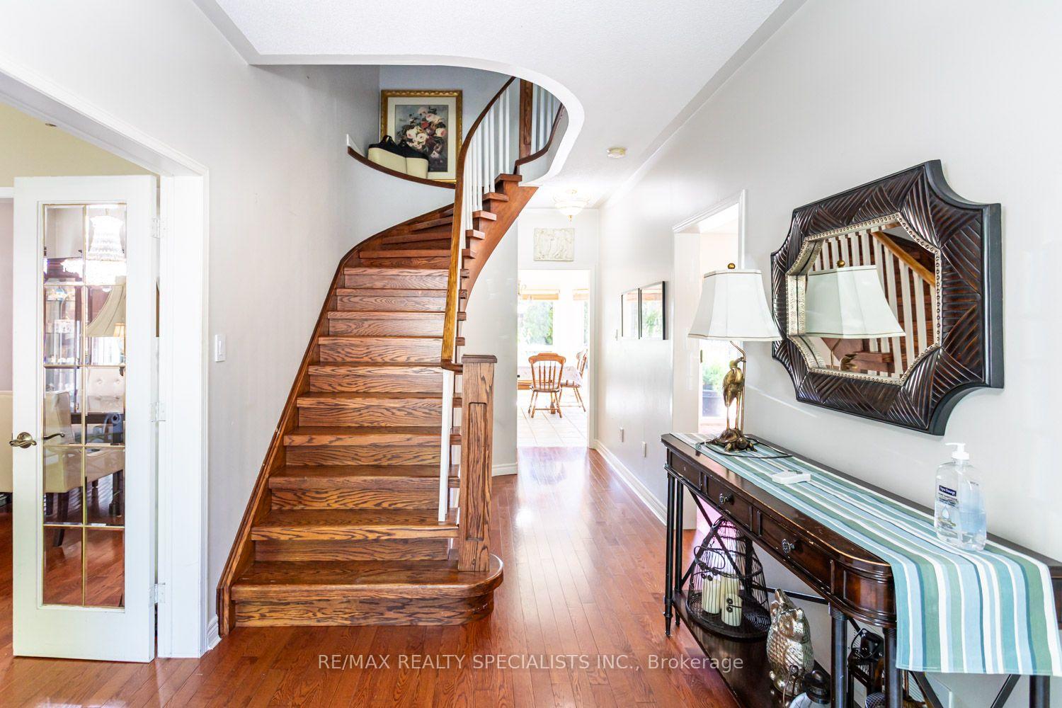 Photo 9 of 10 Split Maple Lane, Halton Hills, Georgetown — HOMEH