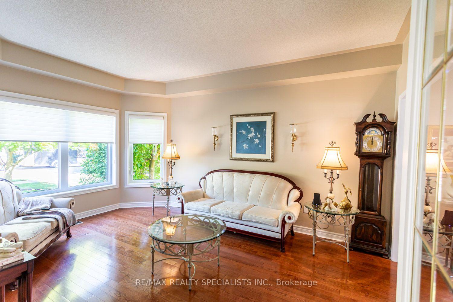 Photo 11 of 10 Split Maple Lane, Halton Hills, Georgetown — HOMEH