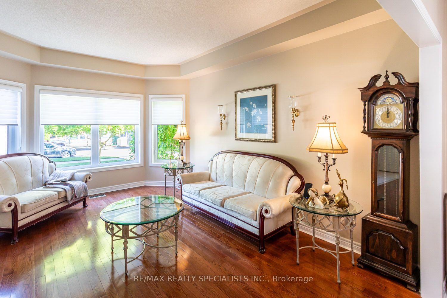 Photo 15 of 10 Split Maple Lane, Halton Hills, Georgetown — HOMEH
