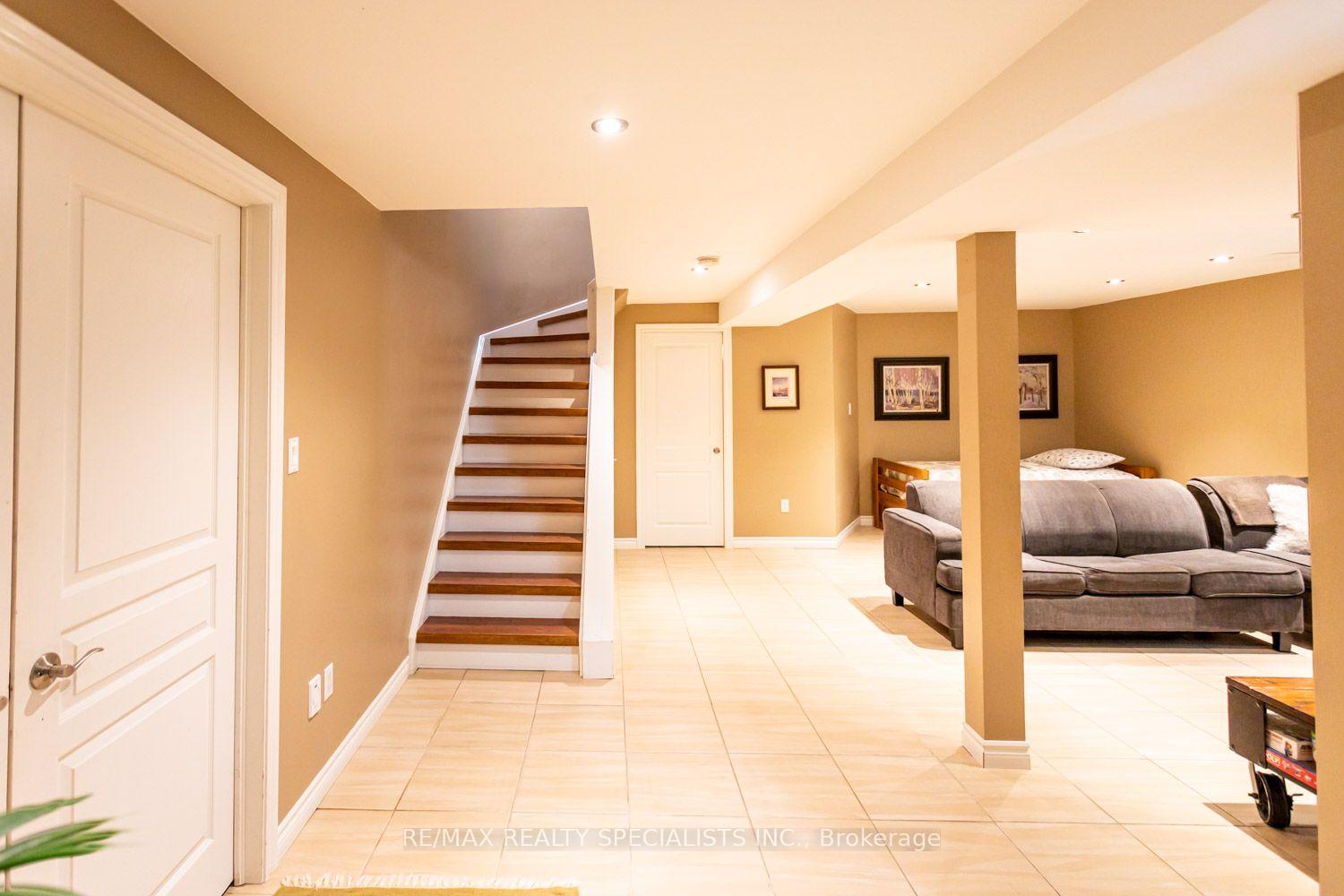 Photo 32 of 10 Split Maple Lane, Halton Hills, Georgetown — HOMEH