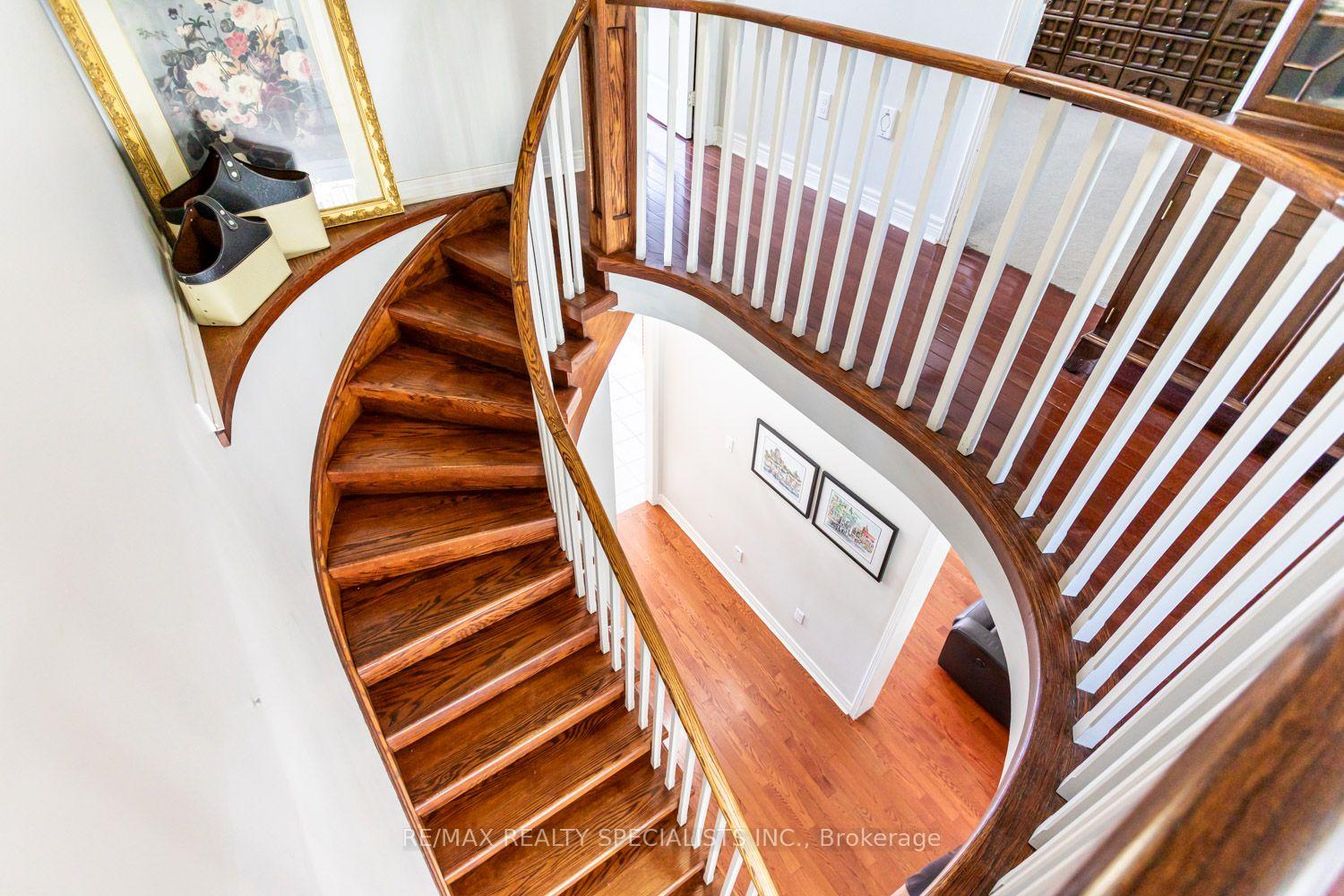 Photo 39 of 10 Split Maple Lane, Halton Hills, Georgetown — HOMEH