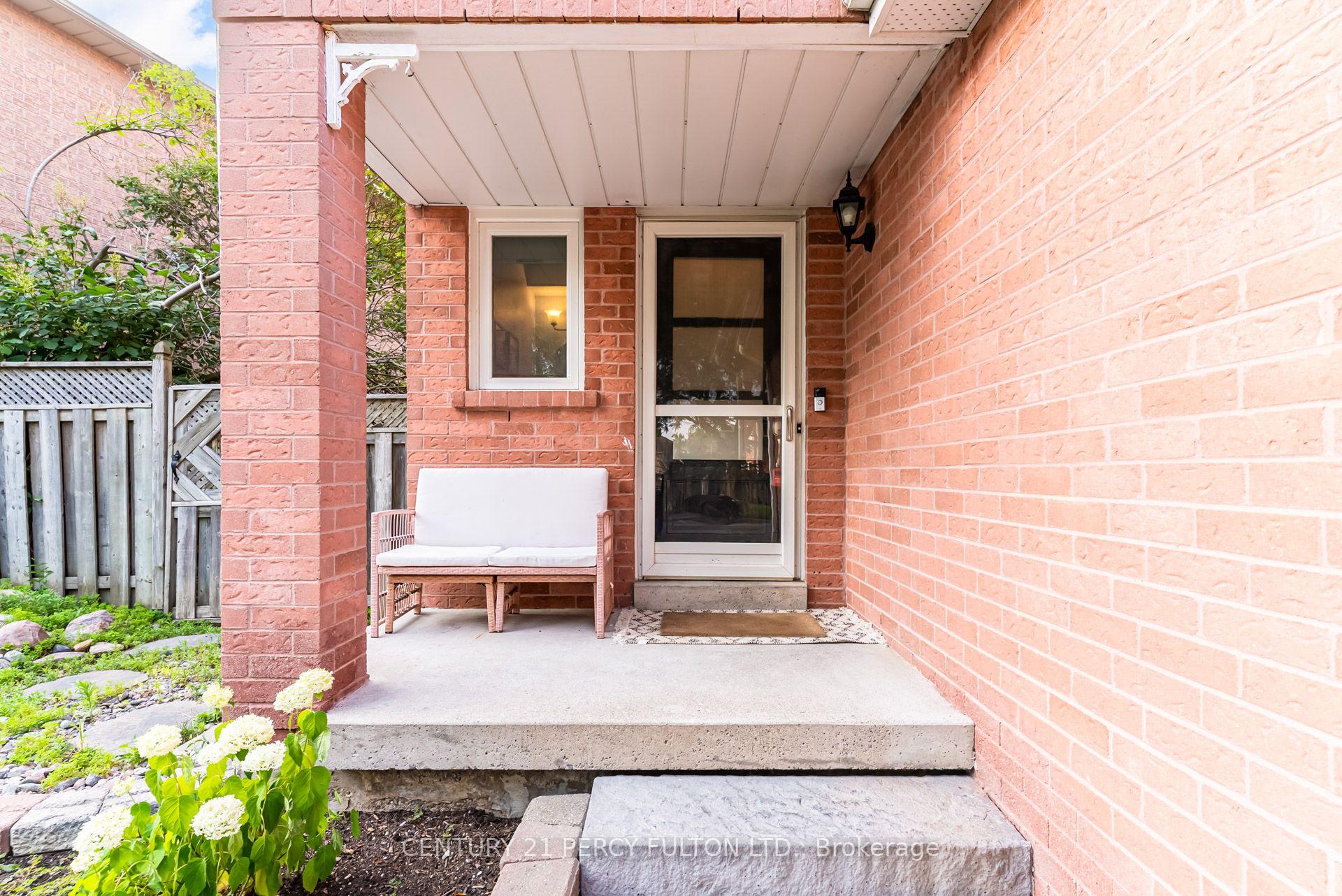 Photo 2 of 696 Lamour Road, Pickering, Amberlea — HOMEH